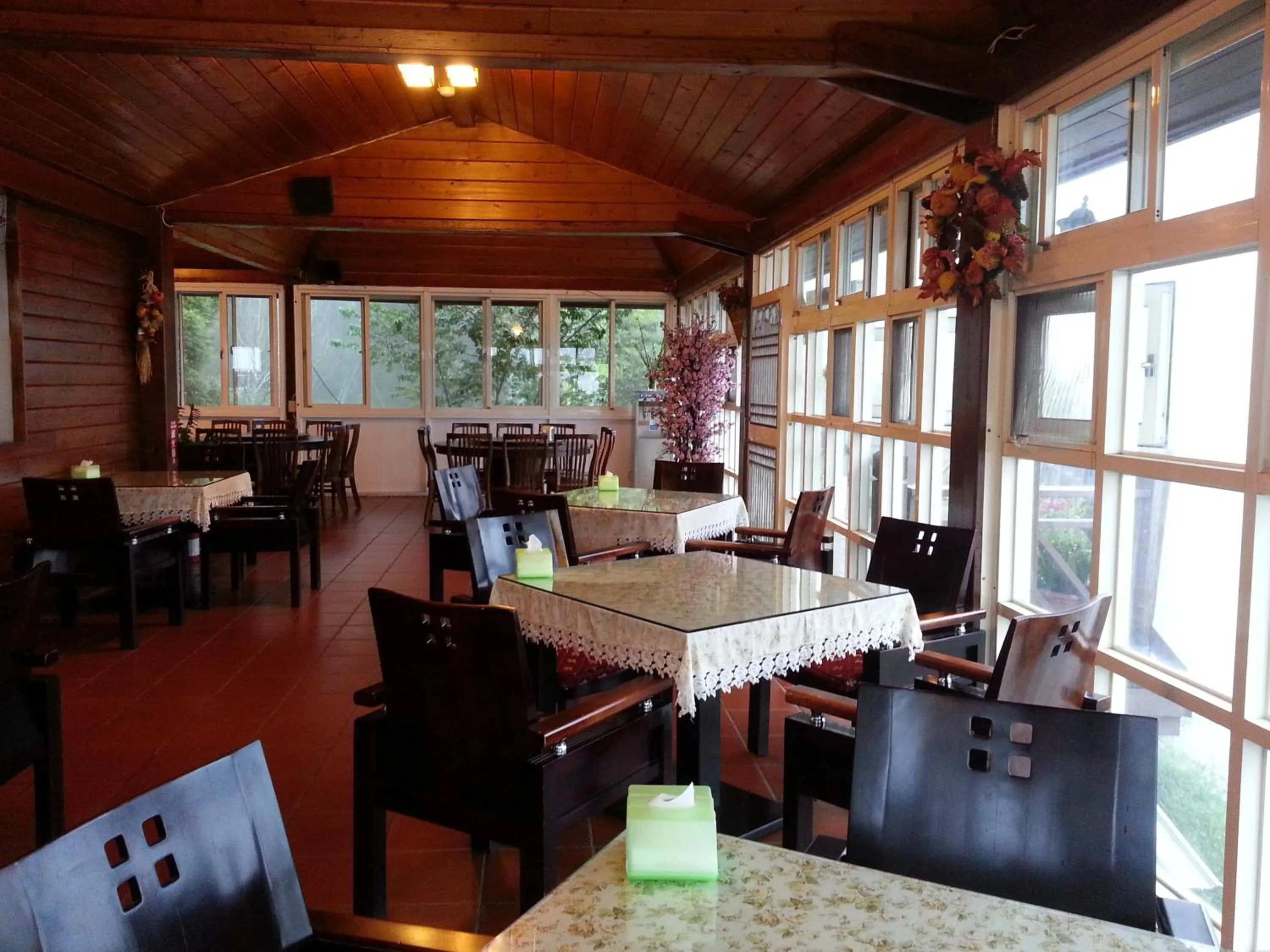 Restaurant/places to eat in Liching Garden Villa
