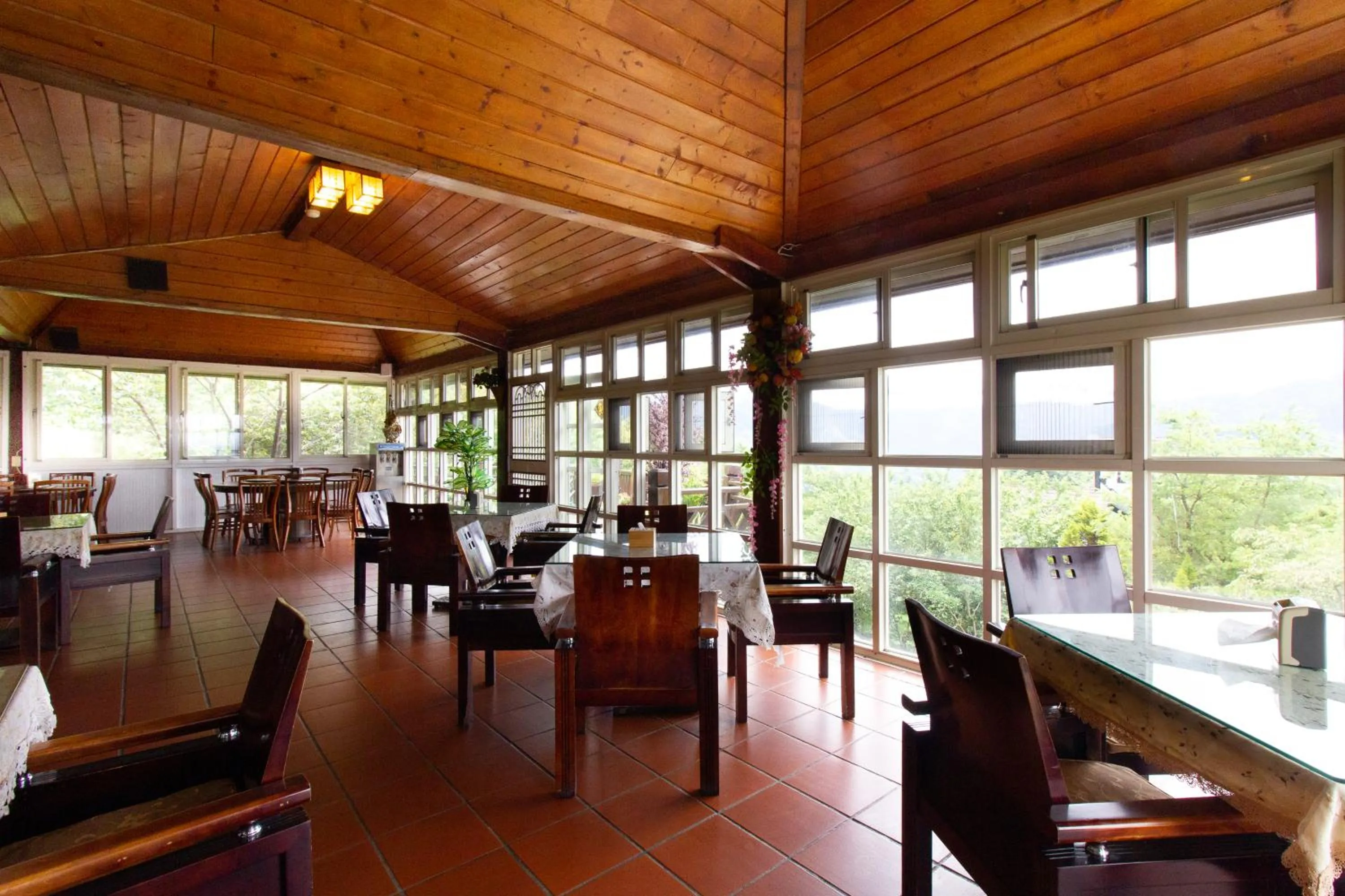 Restaurant/places to eat in Liching Garden Villa