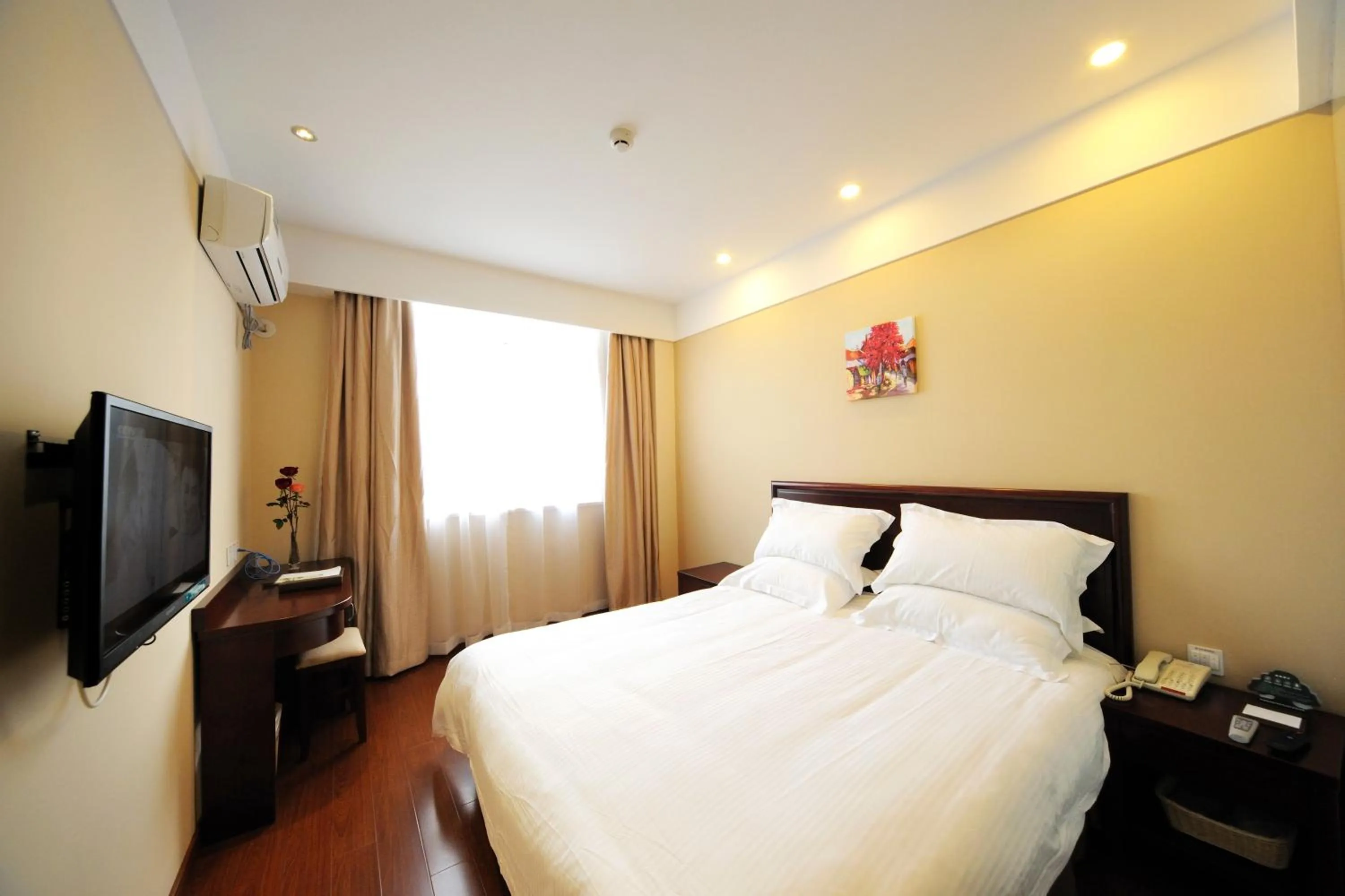 Photo of the whole room in Greentree Inn Shanghai West Huaxia Road Metro Station Express Hotel