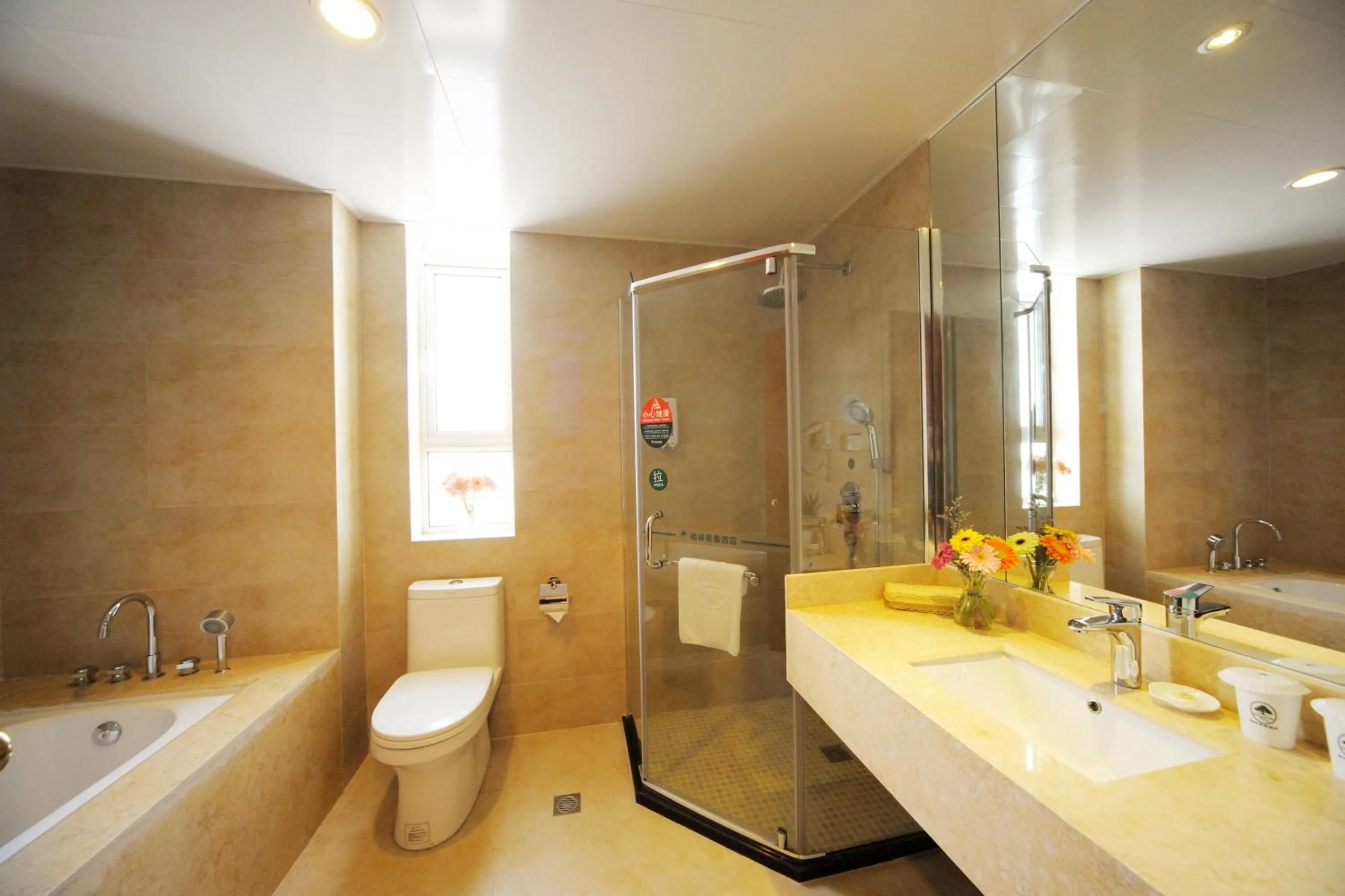 Bathroom in Greentree Inn Shanghai West Huaxia Road Metro Station Express Hotel