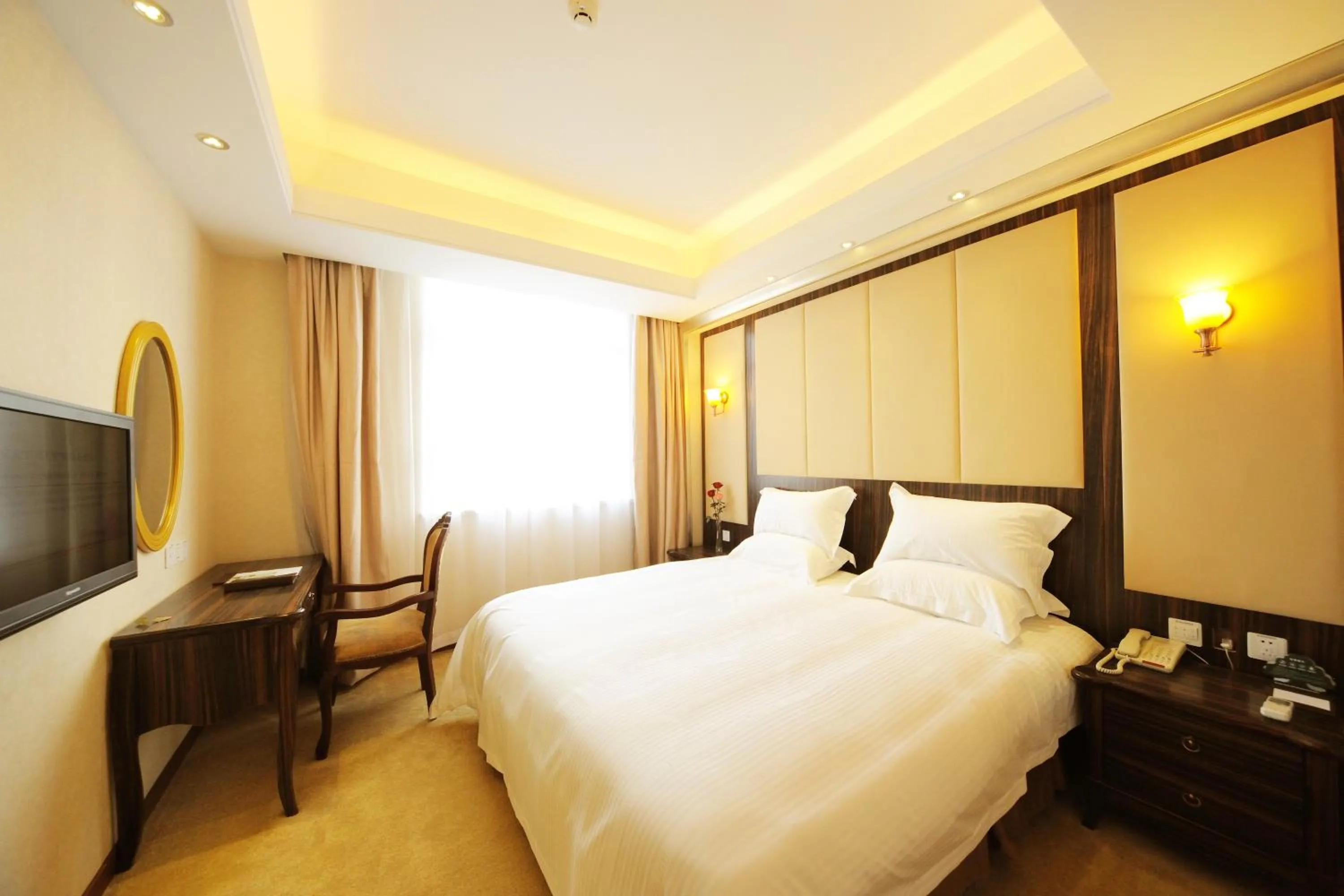 Photo of the whole room in Greentree Inn Shanghai West Huaxia Road Metro Station Express Hotel