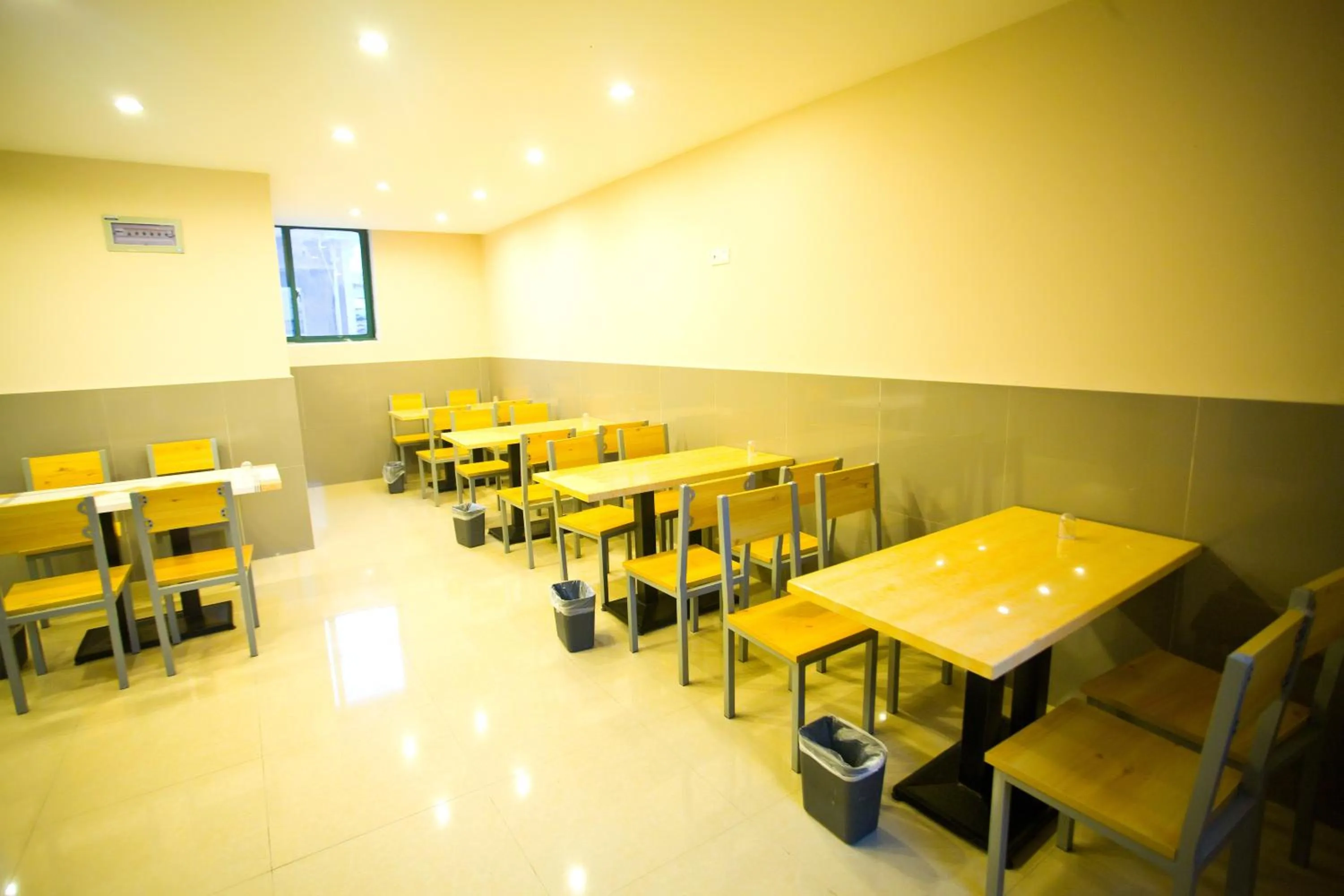 Restaurant/places to eat in GreenTree Inn Shanghai Meilan Lake Hutai Road Express Hotel