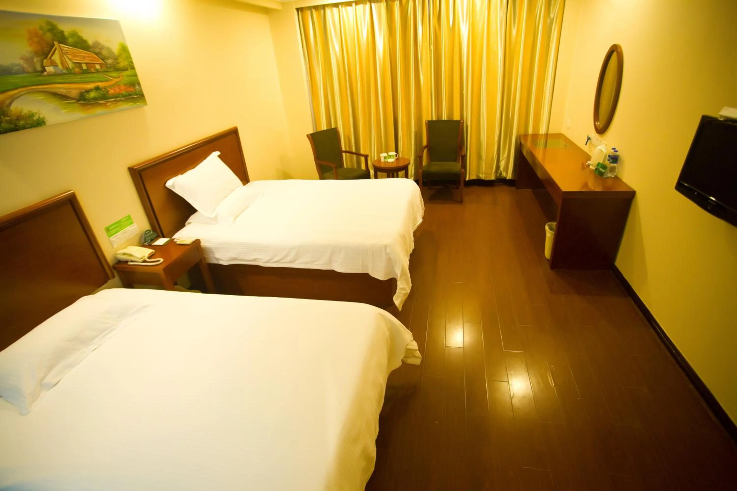 Bedroom, Bed in GreenTree Inn Shanghai Meilan Lake Hutai Road Express Hotel