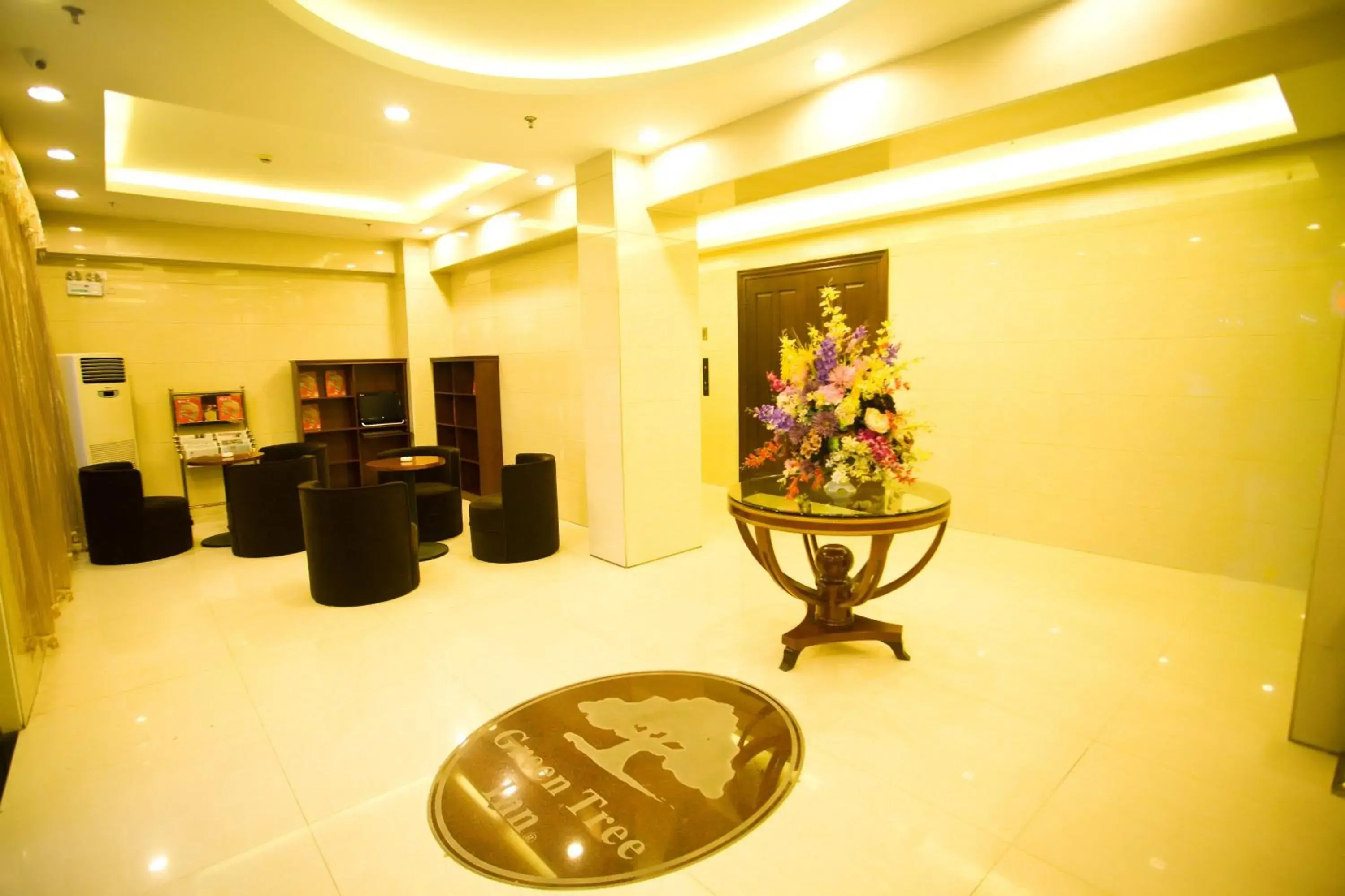 Lobby or reception in GreenTree Inn Shanghai Meilan Lake Hutai Road Express Hotel Lobby or reception in GreenTree Inn Shanghai Meilan Lake Hutai Road Express Hotel