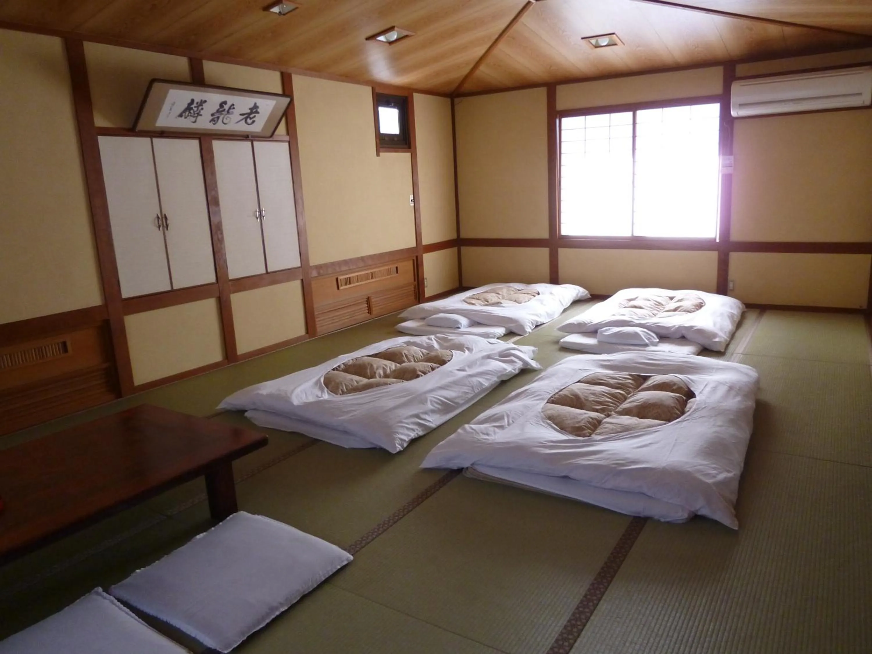 Photo of the whole room, Bed in Iwamura Sanso