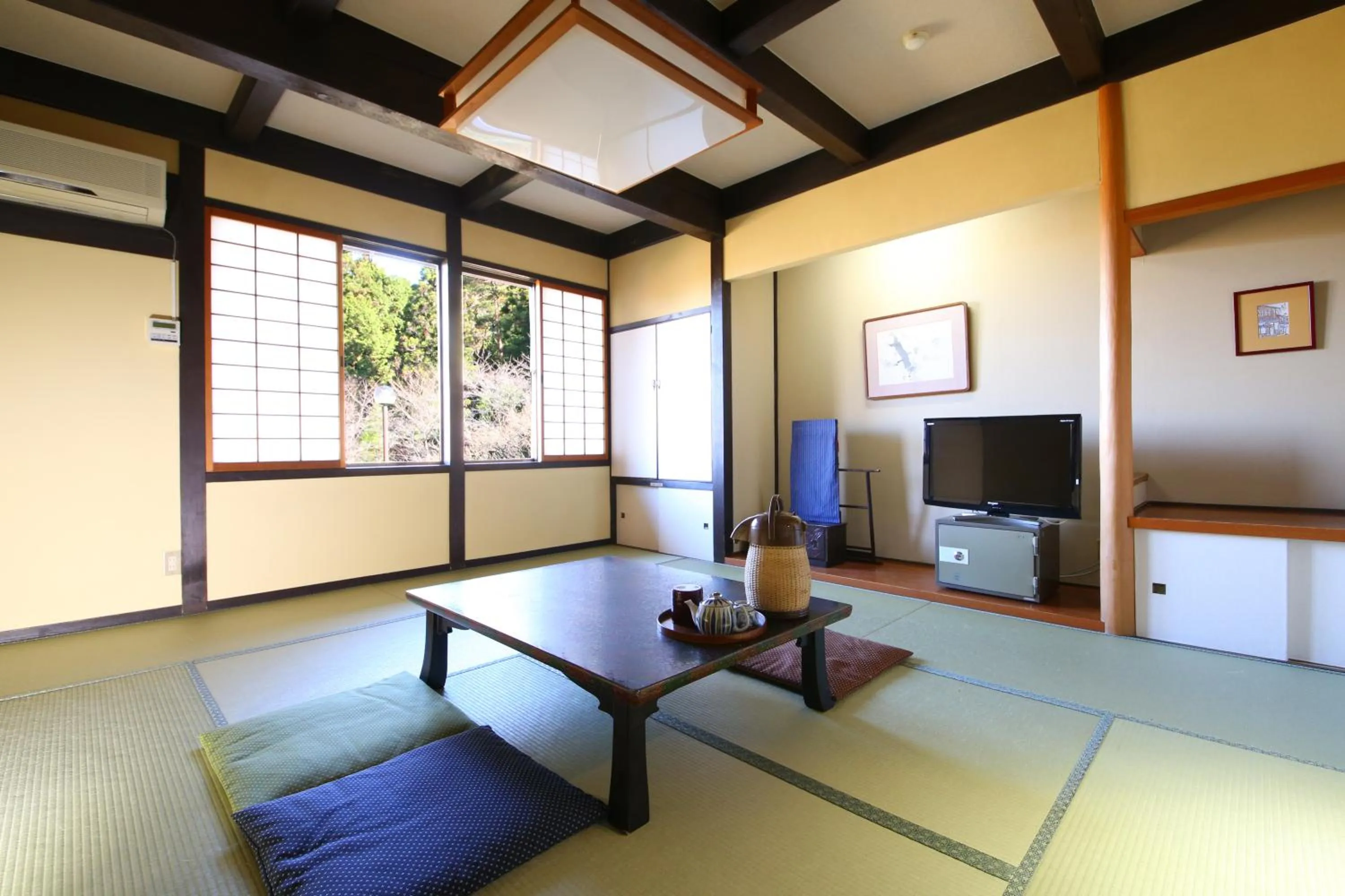 Photo of the whole room in Iwamura Sanso