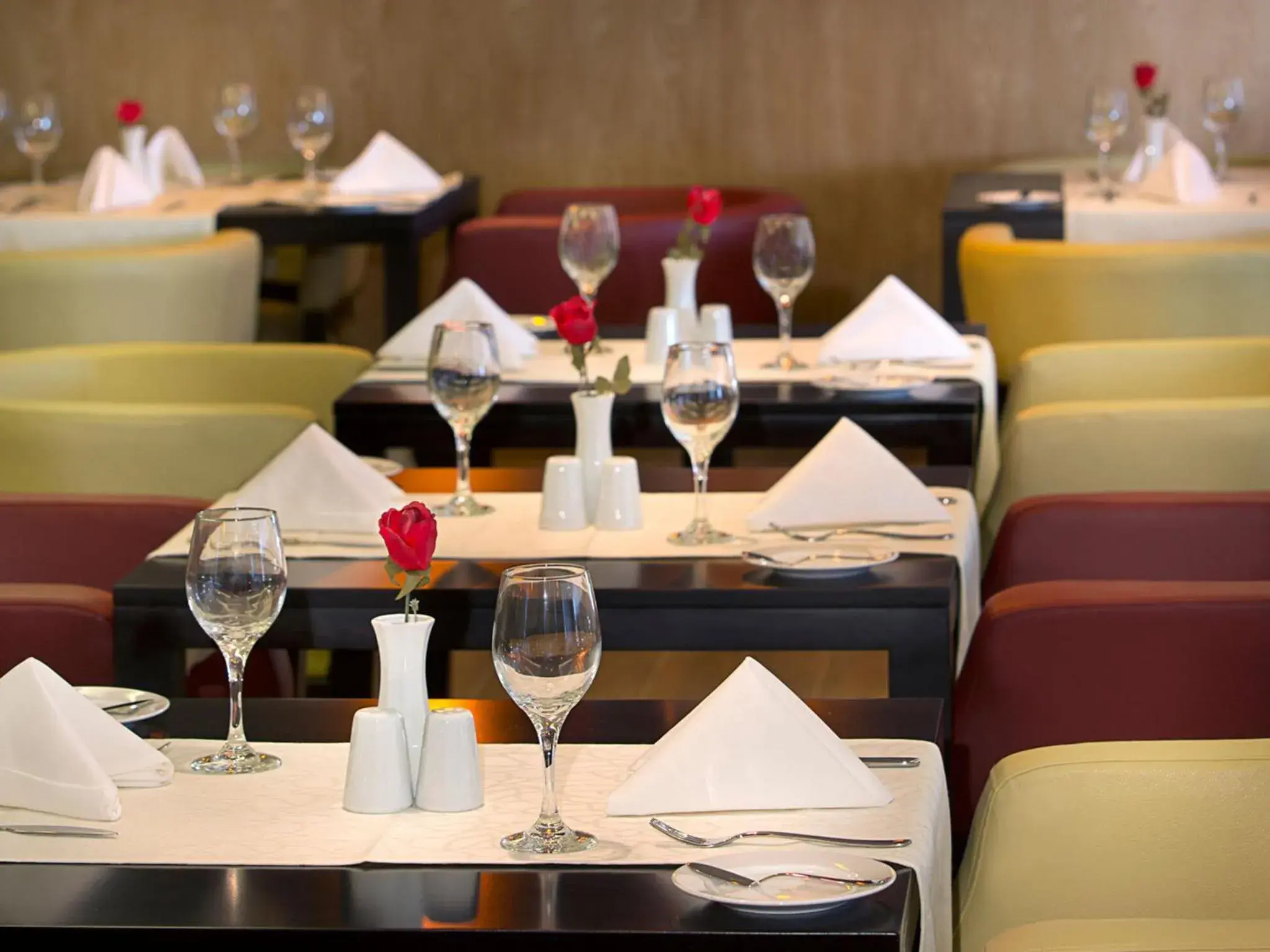 Restaurant/places to eat in Armada Avenue Hotel Restaurant/places to eat in Armada Avenue Hotel