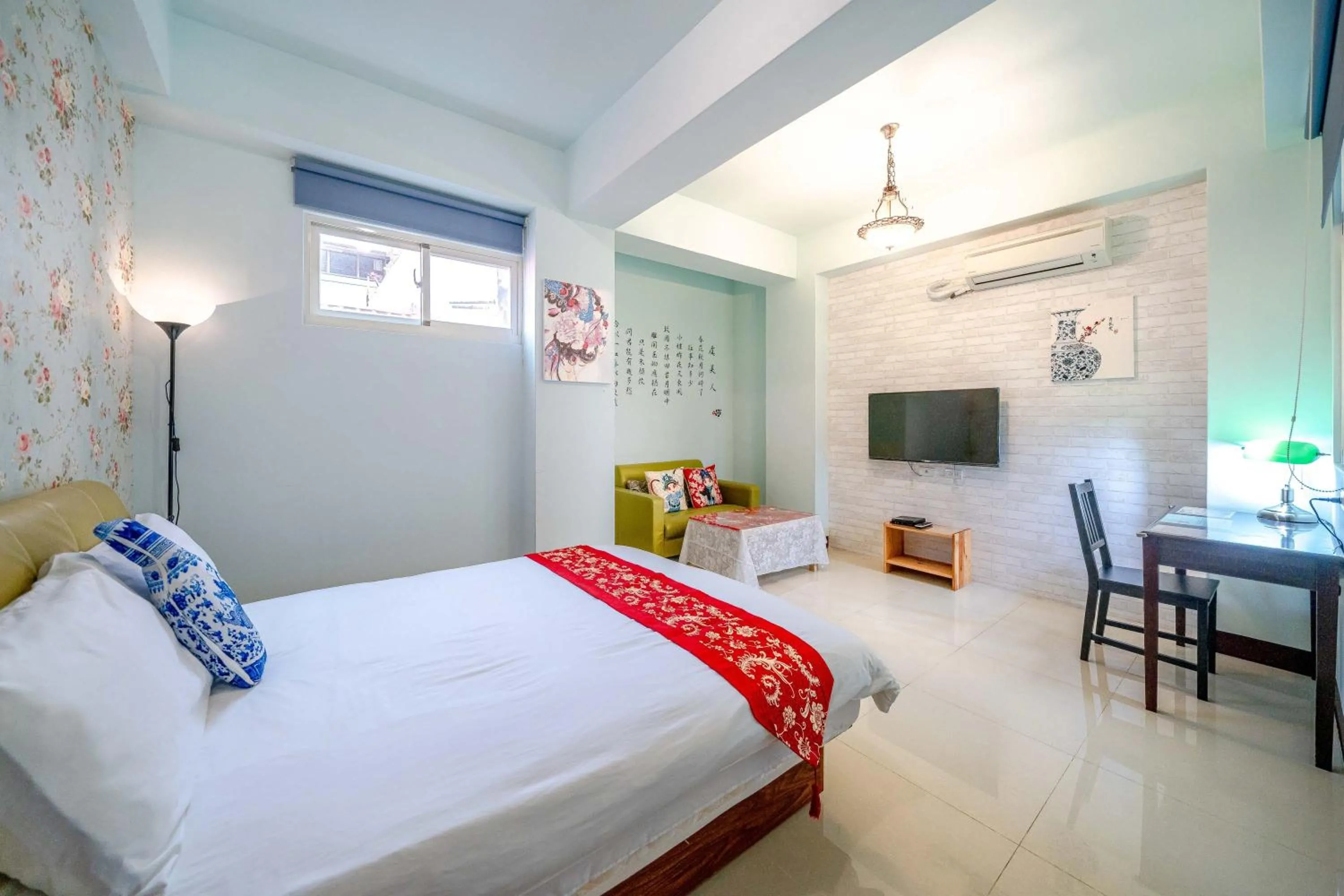 Bed in Shanghai Time