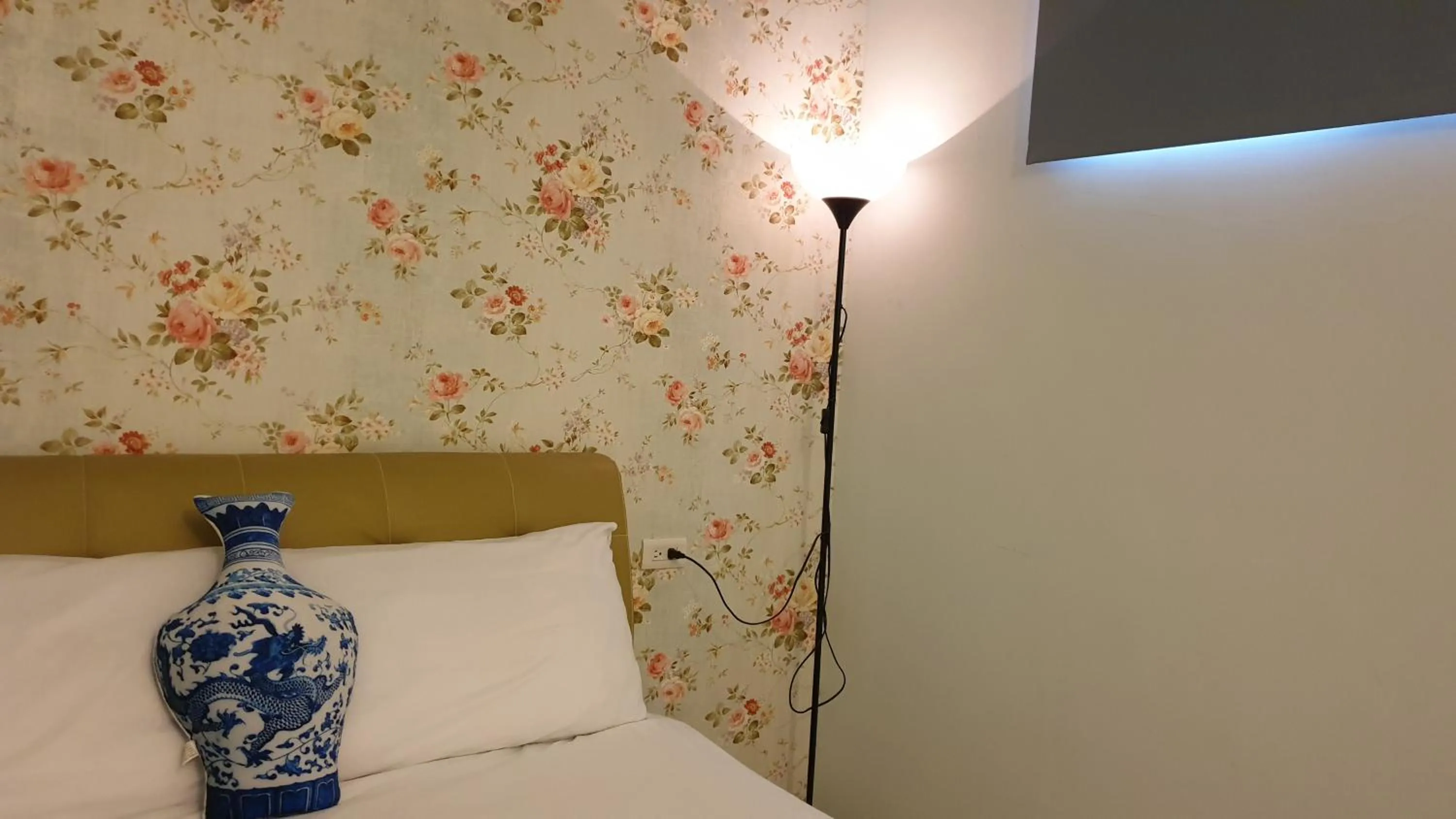 Bed in Shanghai Time