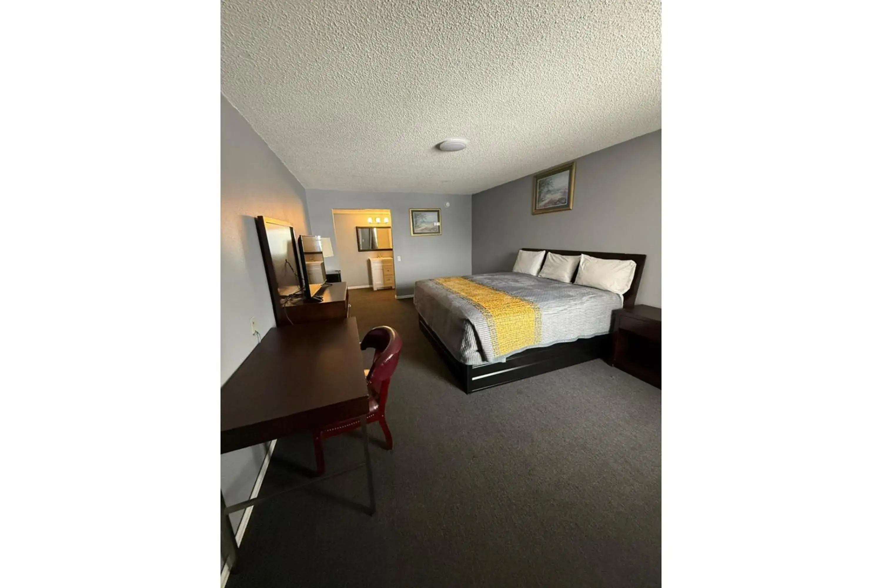 Bedroom, Bed in Victorian Inn by Belvilla White sboro US Hwy 82 Bedroom, Bed in Victorian Inn by Belvilla White sboro US Hwy 82