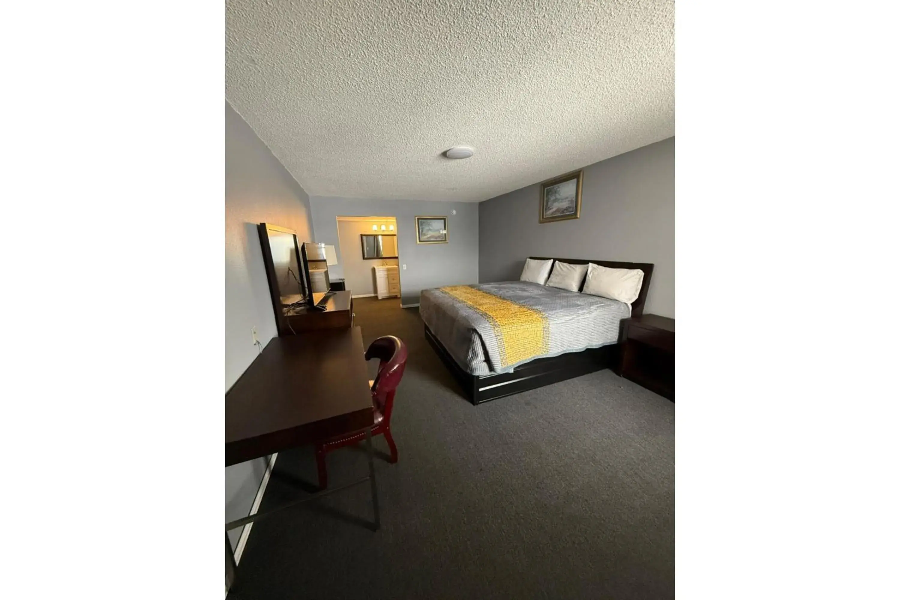 Bedroom, Bed in Victorian Inn by Belvilla White sboro US Hwy 82 Bedroom, Bed in Victorian Inn by Belvilla White sboro US Hwy 82