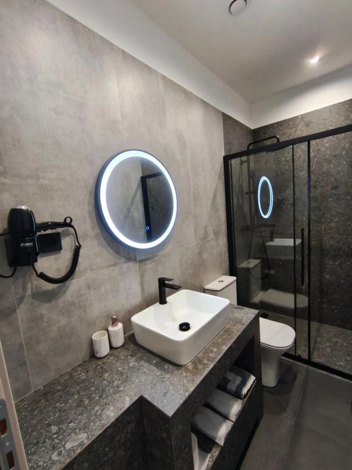 D Suites & Rooms