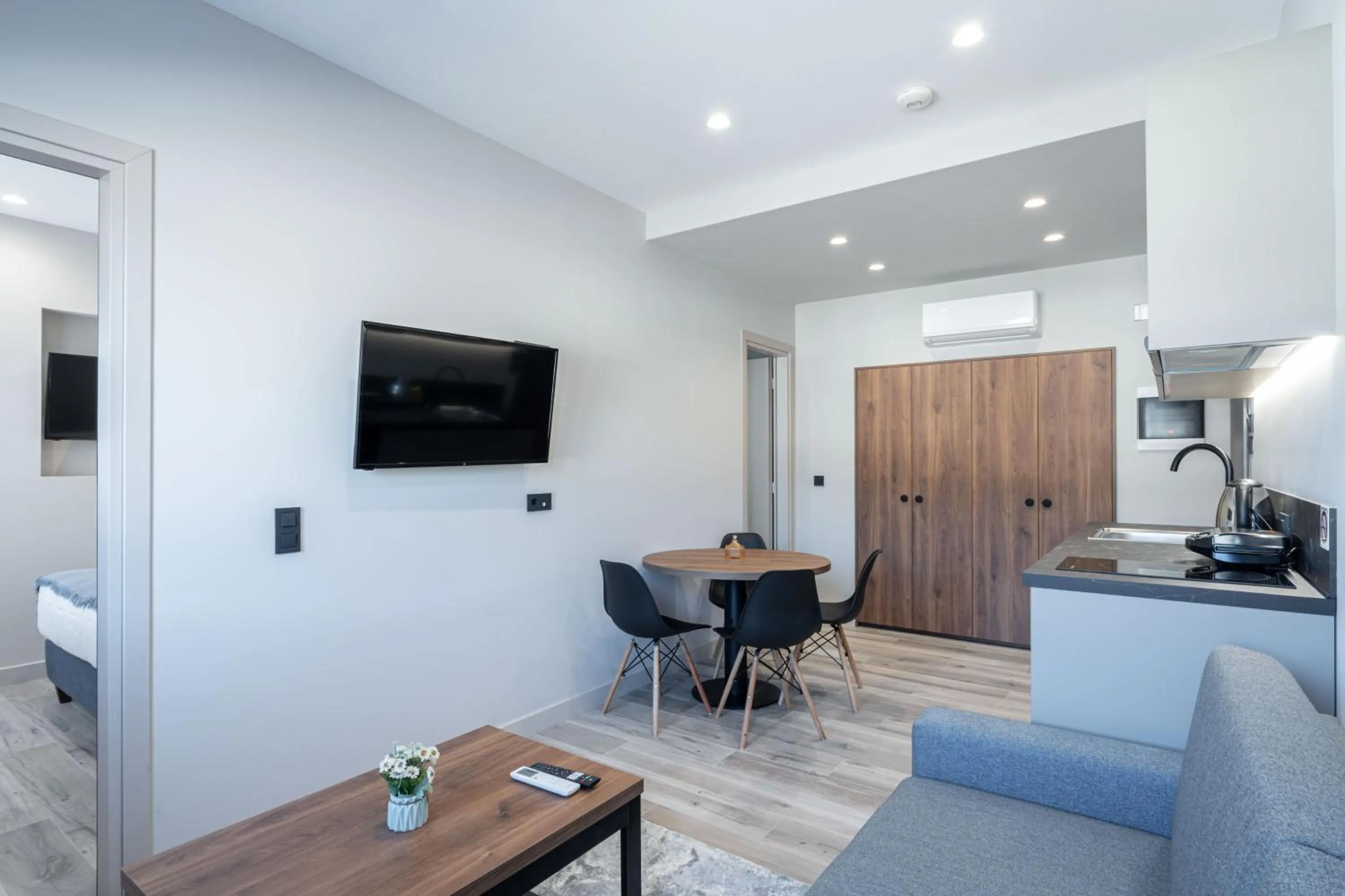 Kitchen or kitchenette in D Suites & Rooms