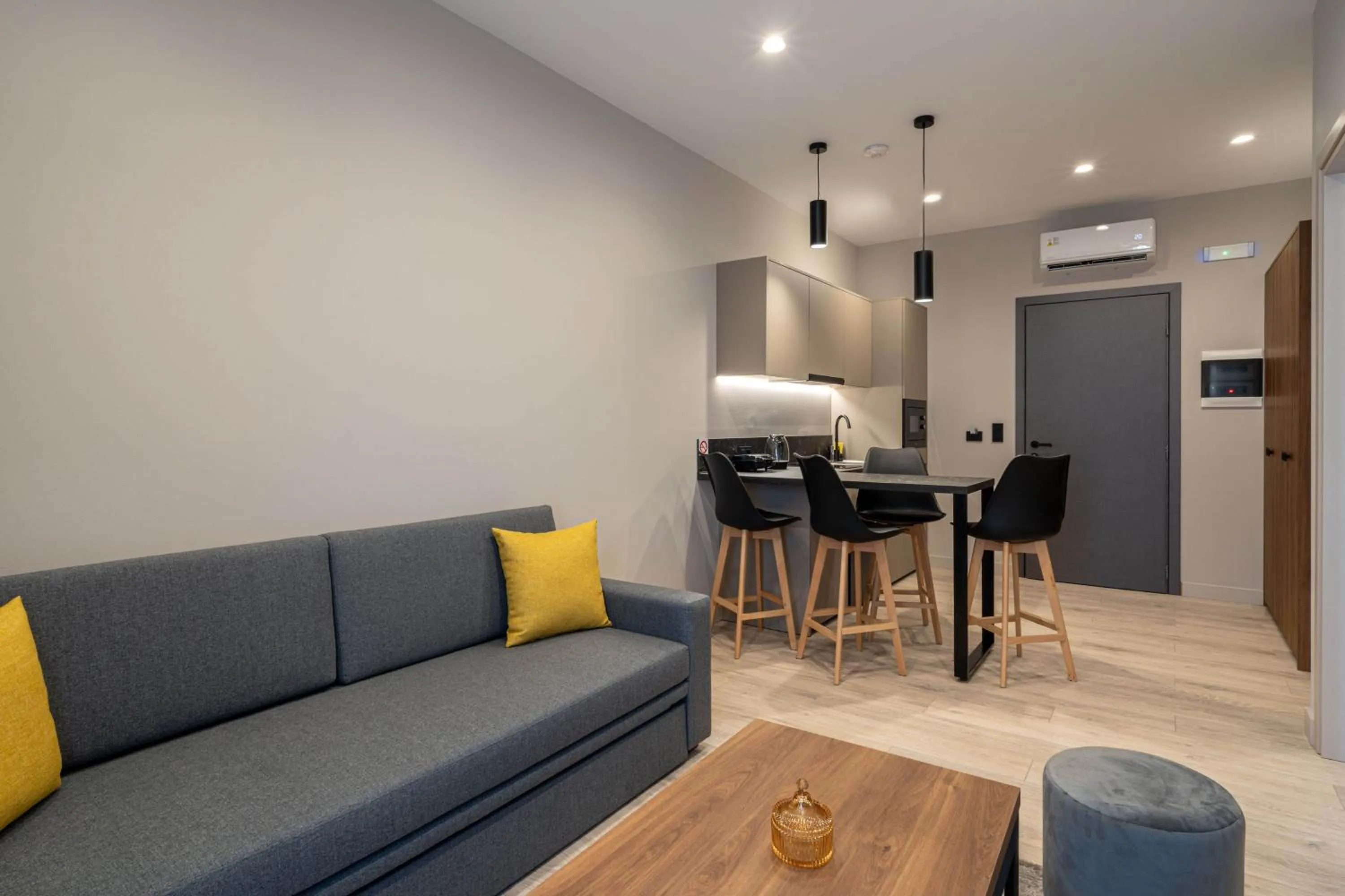 D Suites & Rooms