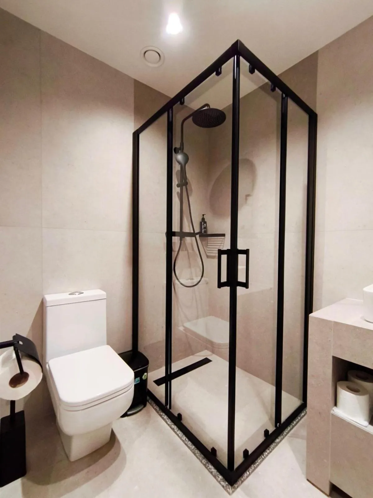 Shower in D Suites & Rooms