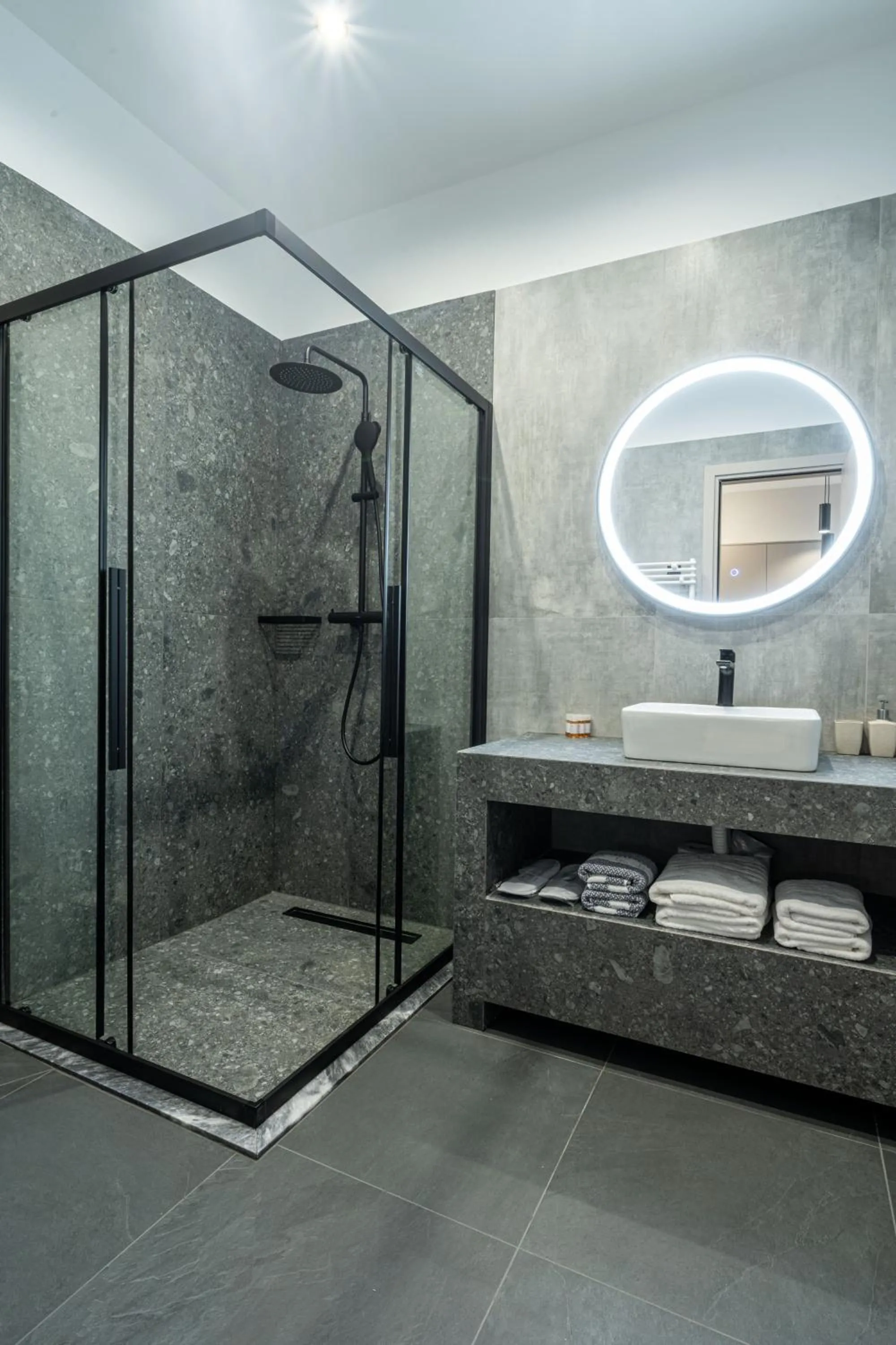 D Suites & Rooms