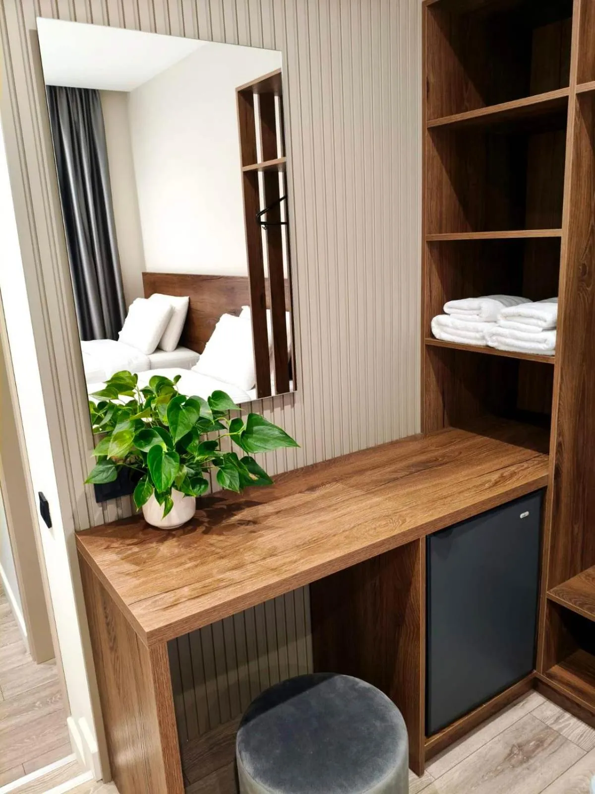 D Suites & Rooms