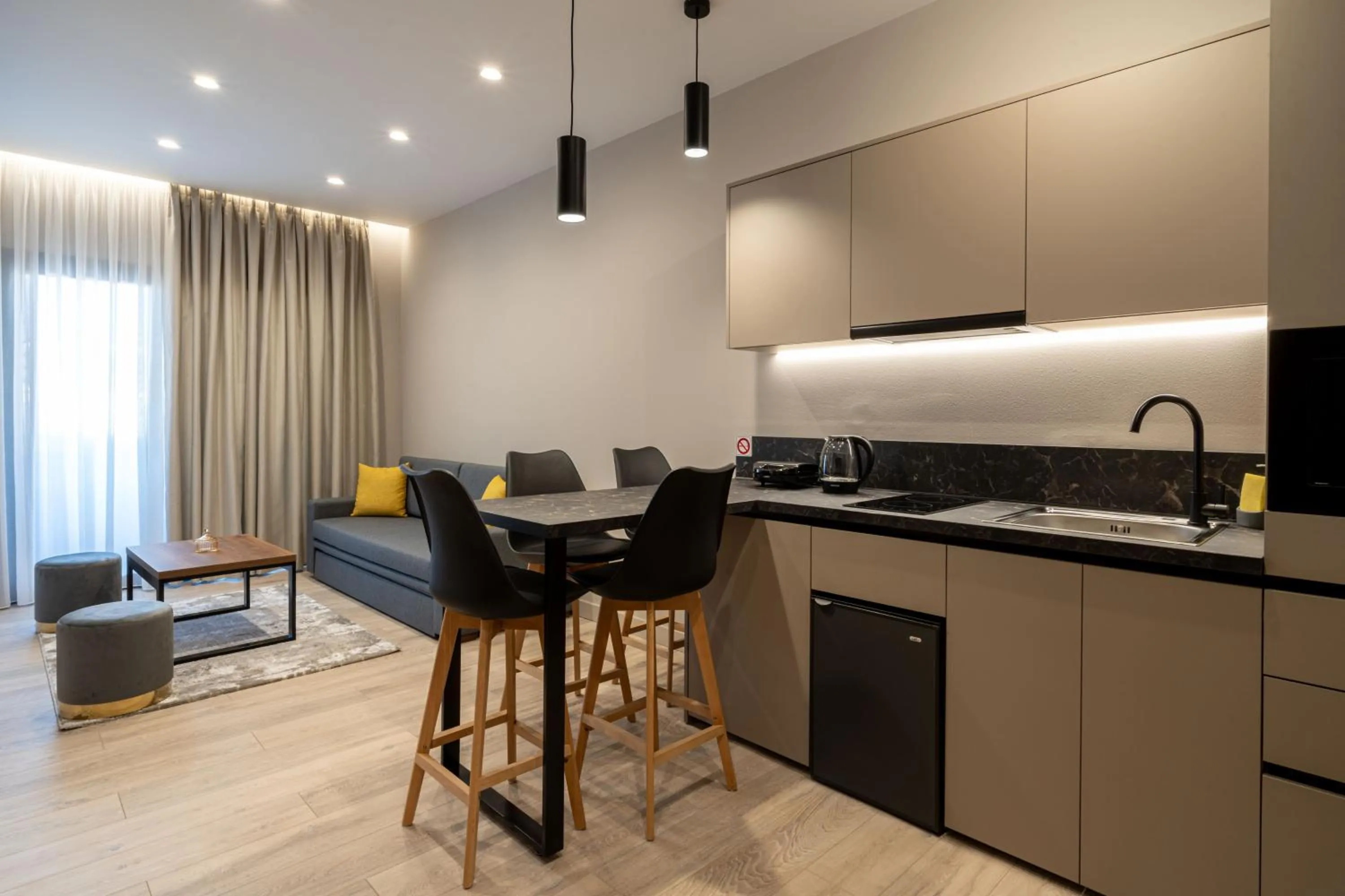 Seating area in D Suites & Rooms