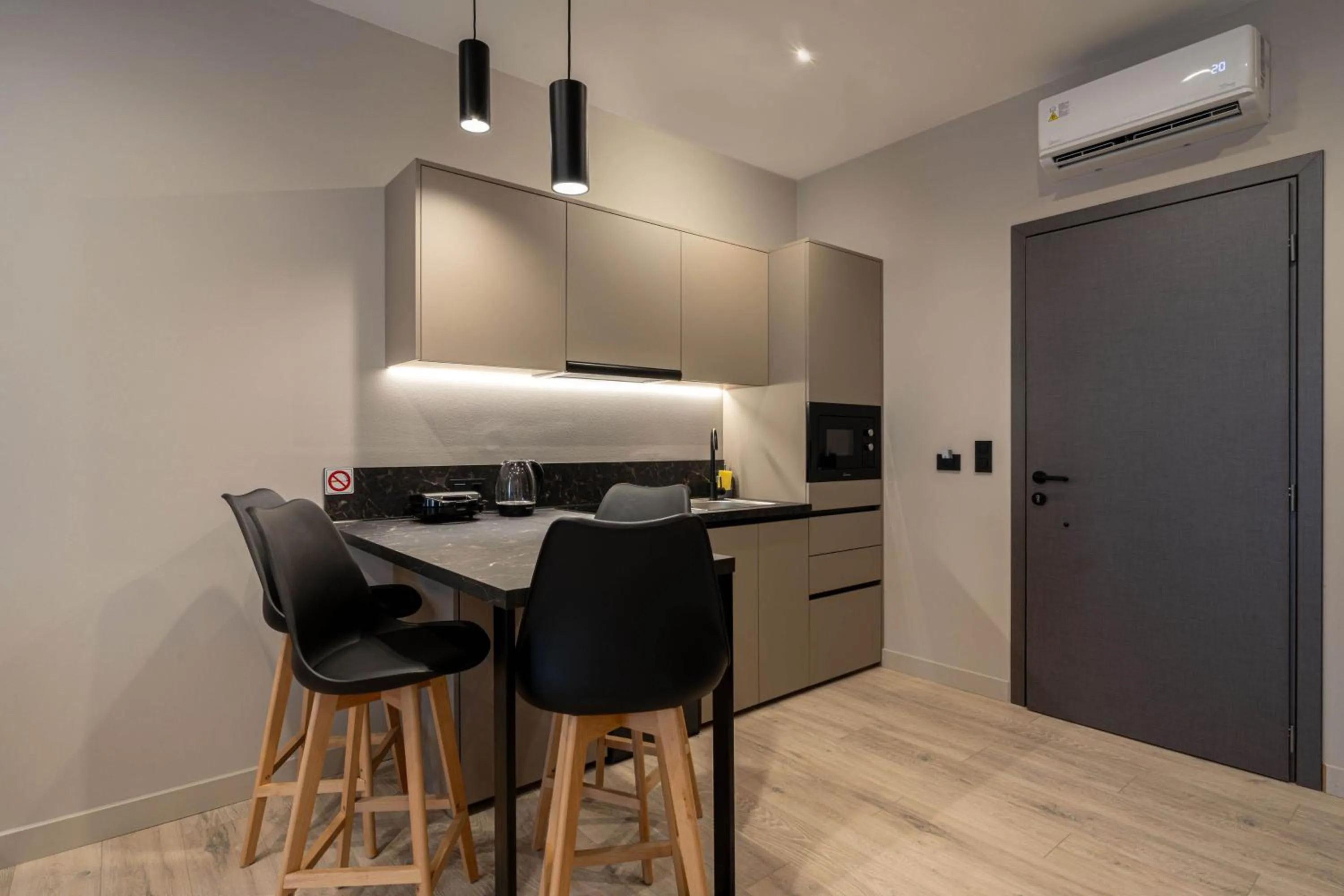 D Suites & Rooms