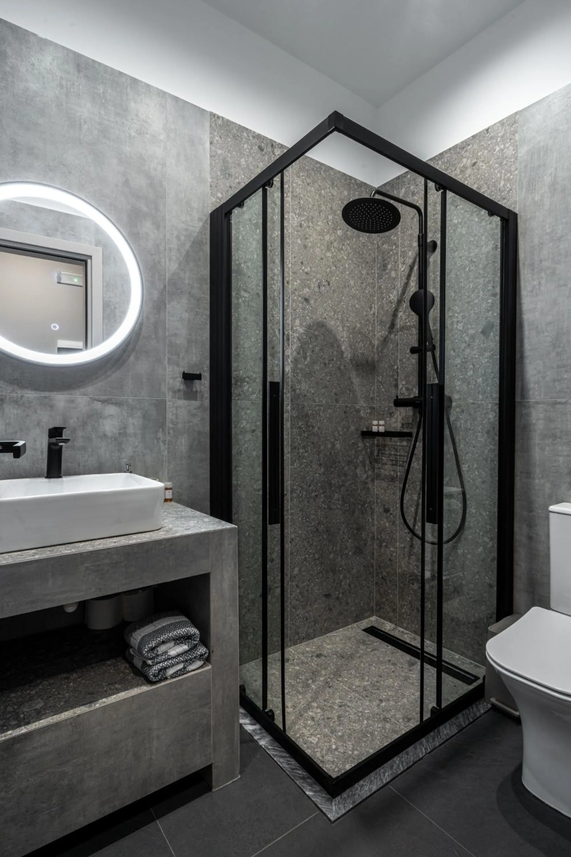 Shower in D Suites & Rooms