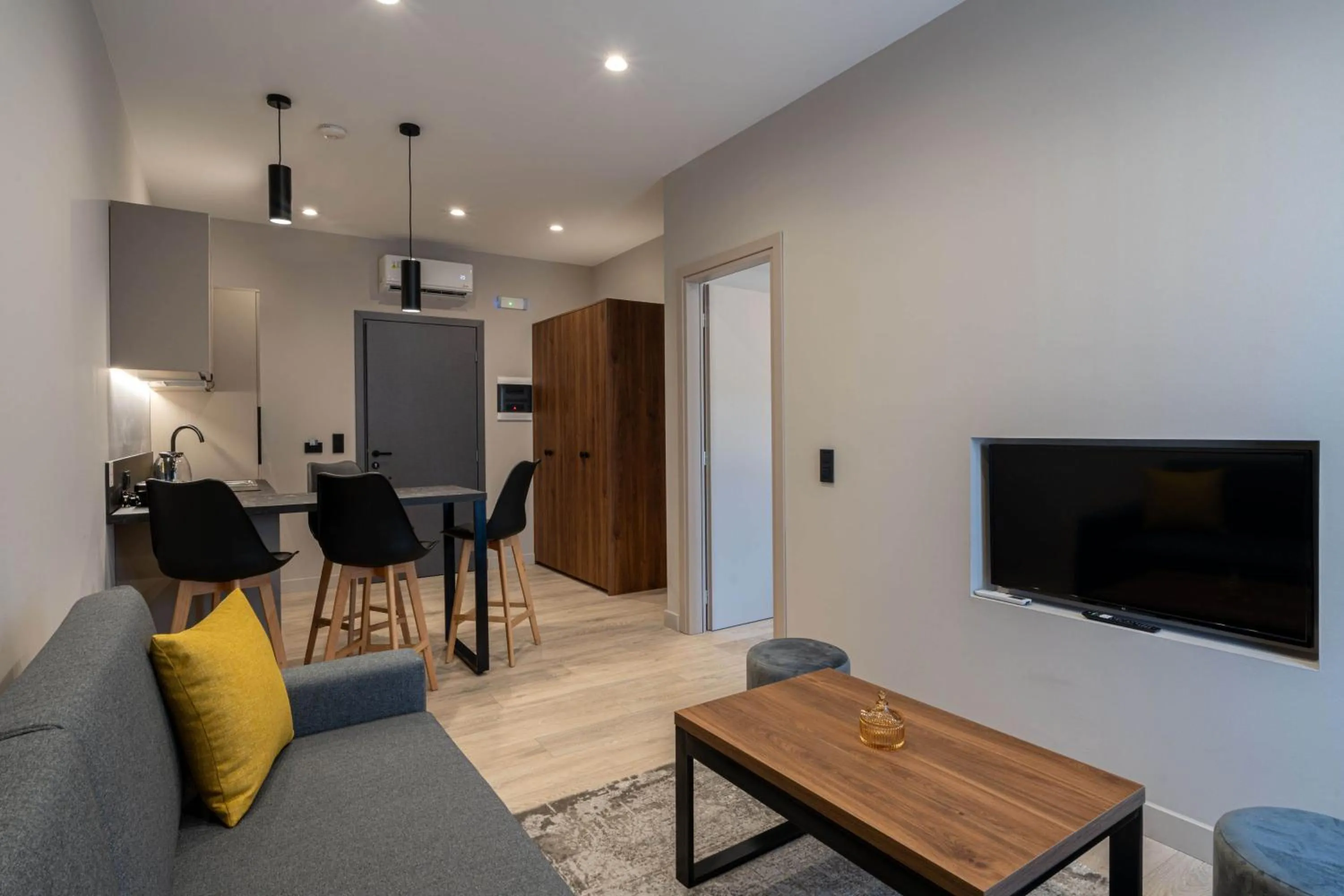 D Suites & Rooms