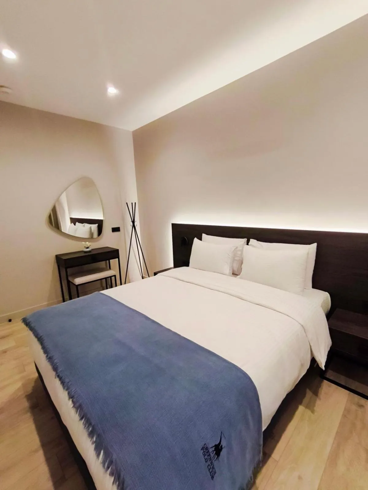 Bed in D Suites & Rooms