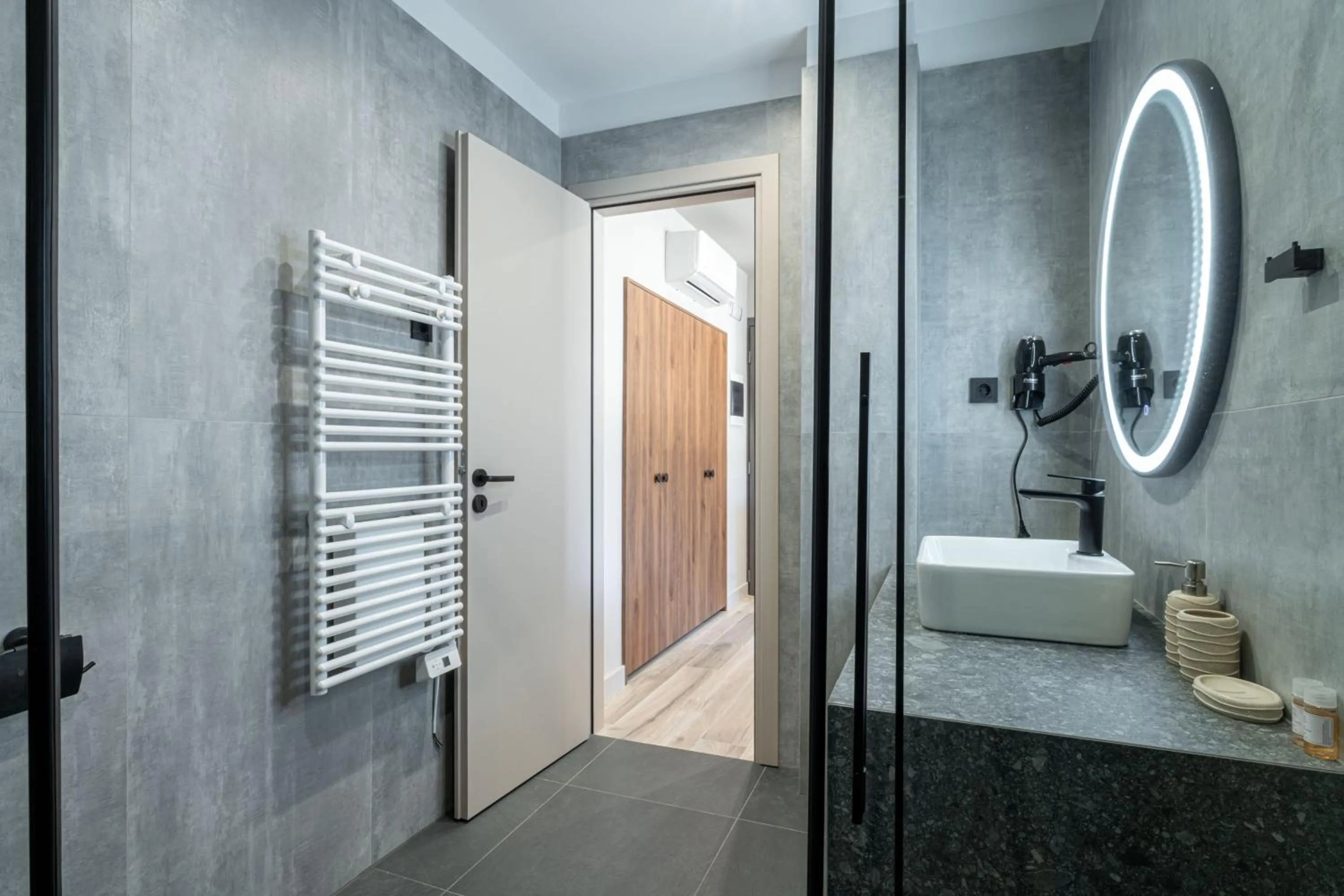 D Suites & Rooms
