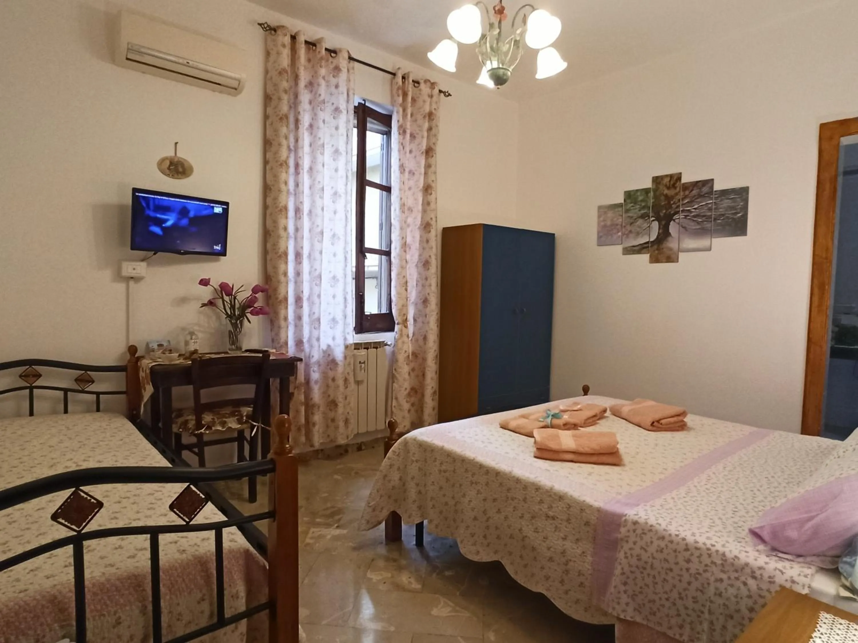 TV and multimedia, Bed in B&B Le 4 Stagioni