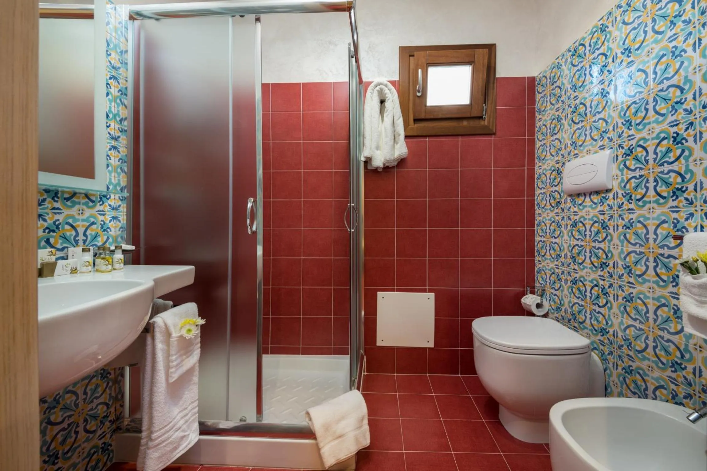 Shower in Hotel Biancolilla