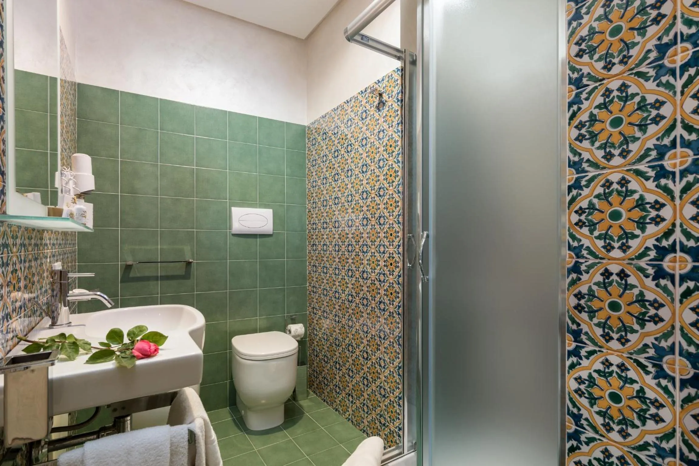 Shower in Hotel Biancolilla