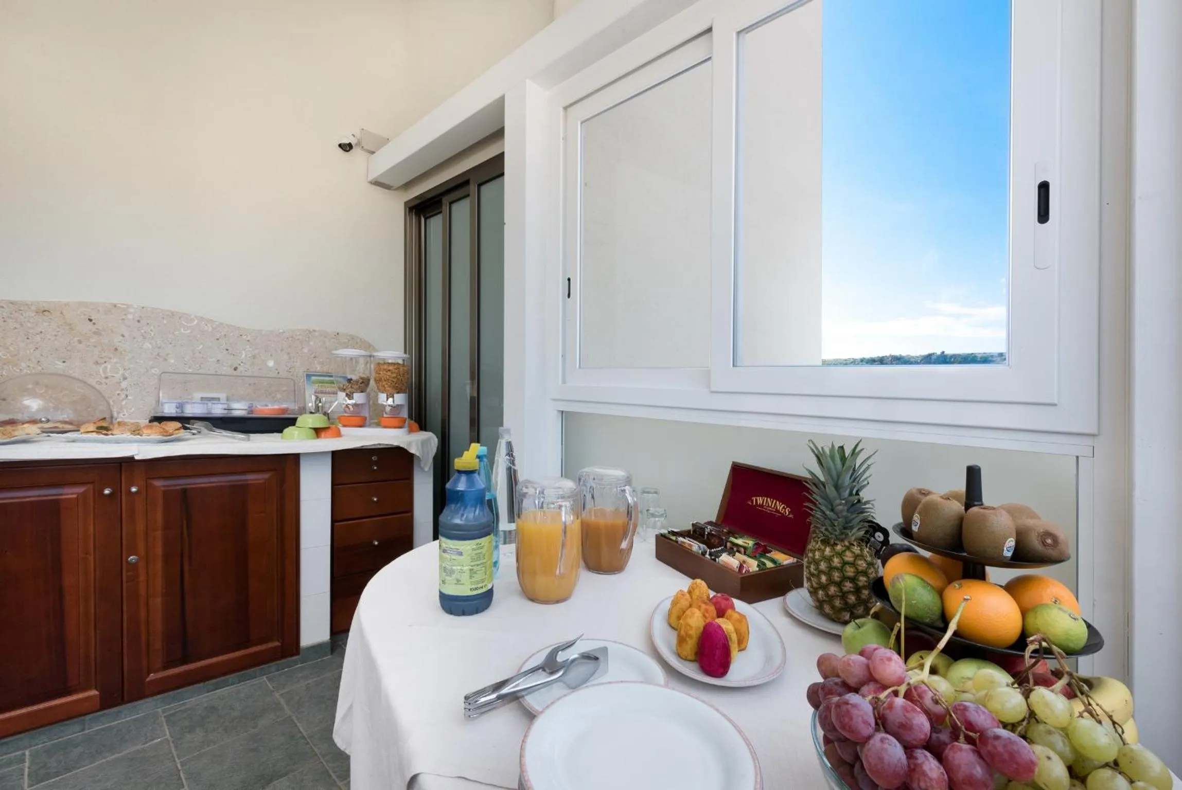 Food and drinks in Hotel Biancolilla