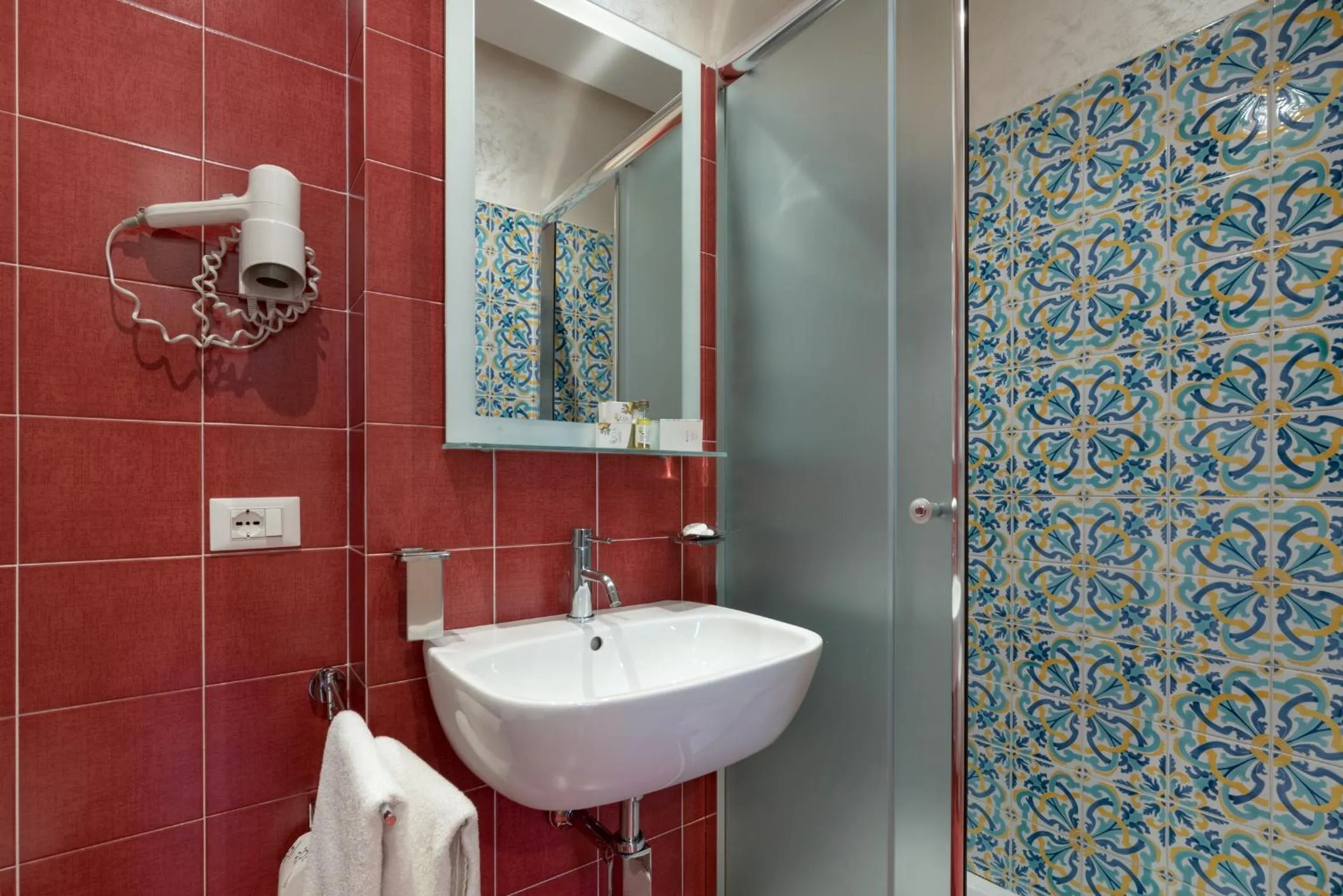 Shower in Hotel Biancolilla