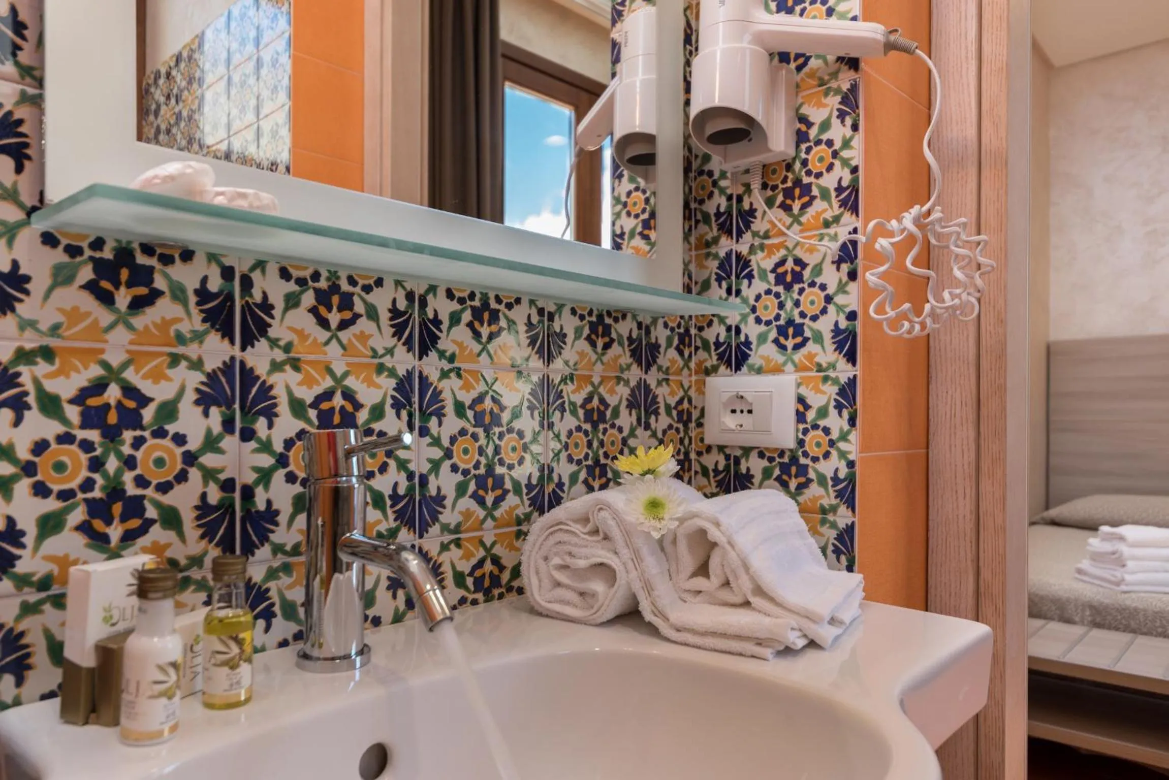 Shower in Hotel Biancolilla