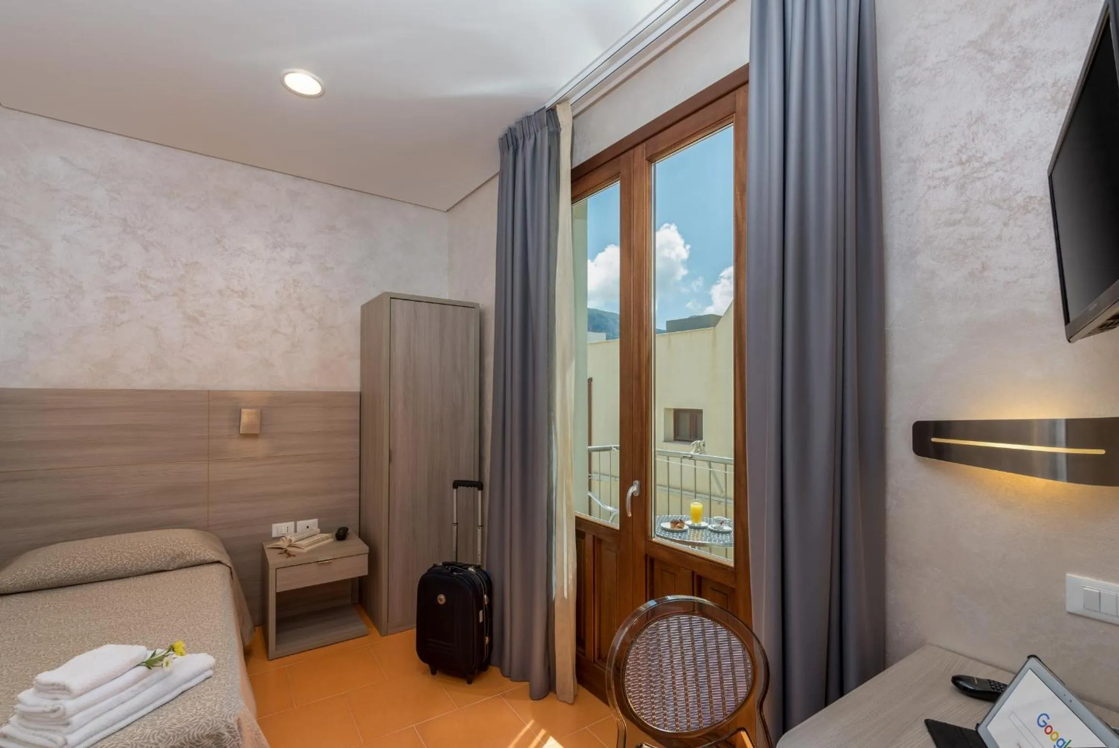 Bed in Hotel Biancolilla