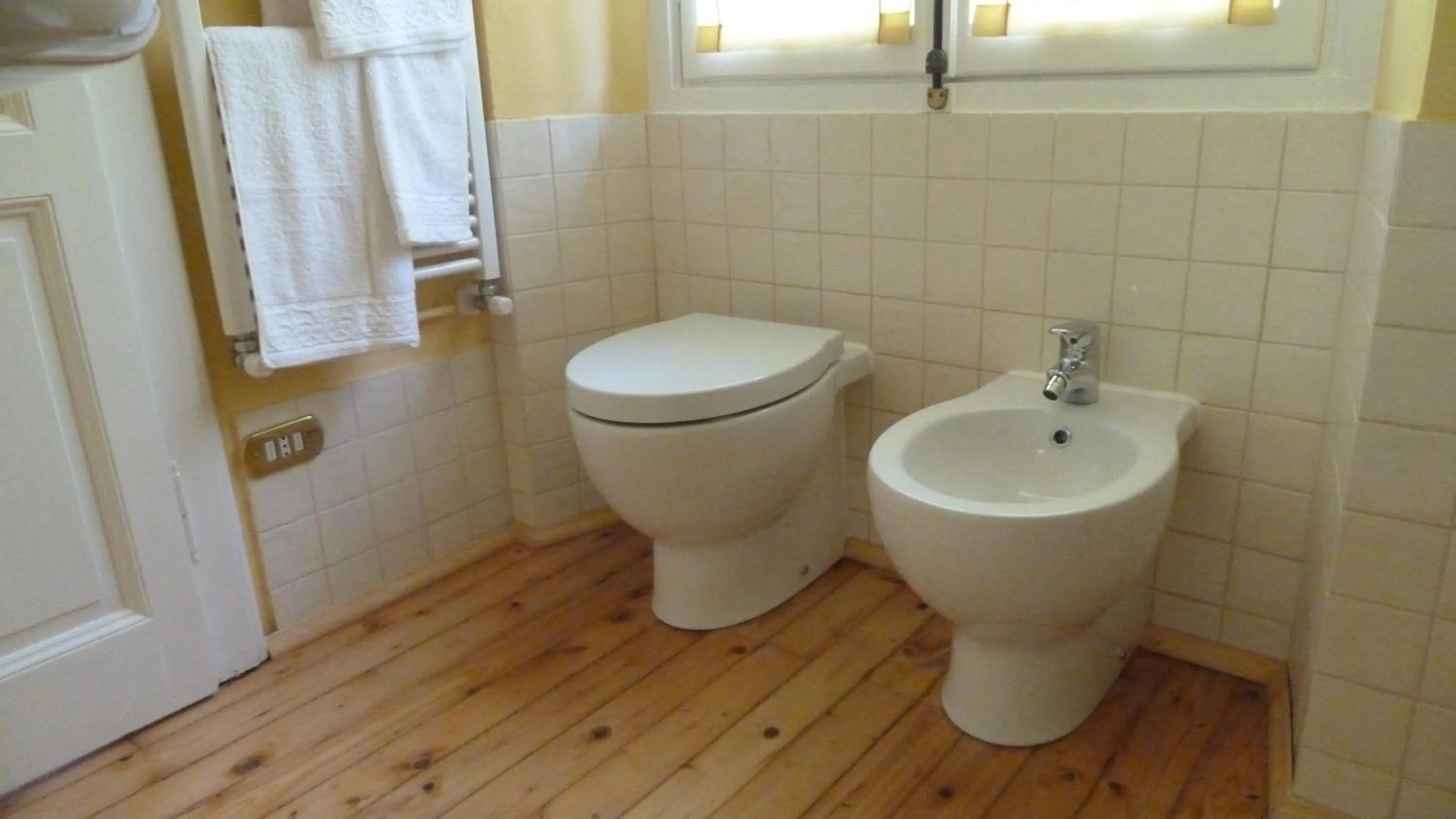 Toilet in B&B Casa Forster