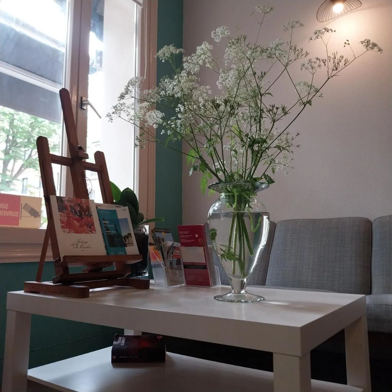 Communal lounge/ TV room in Hotel Paris Vesinet-LogisHotels et Domaine Evenementiel