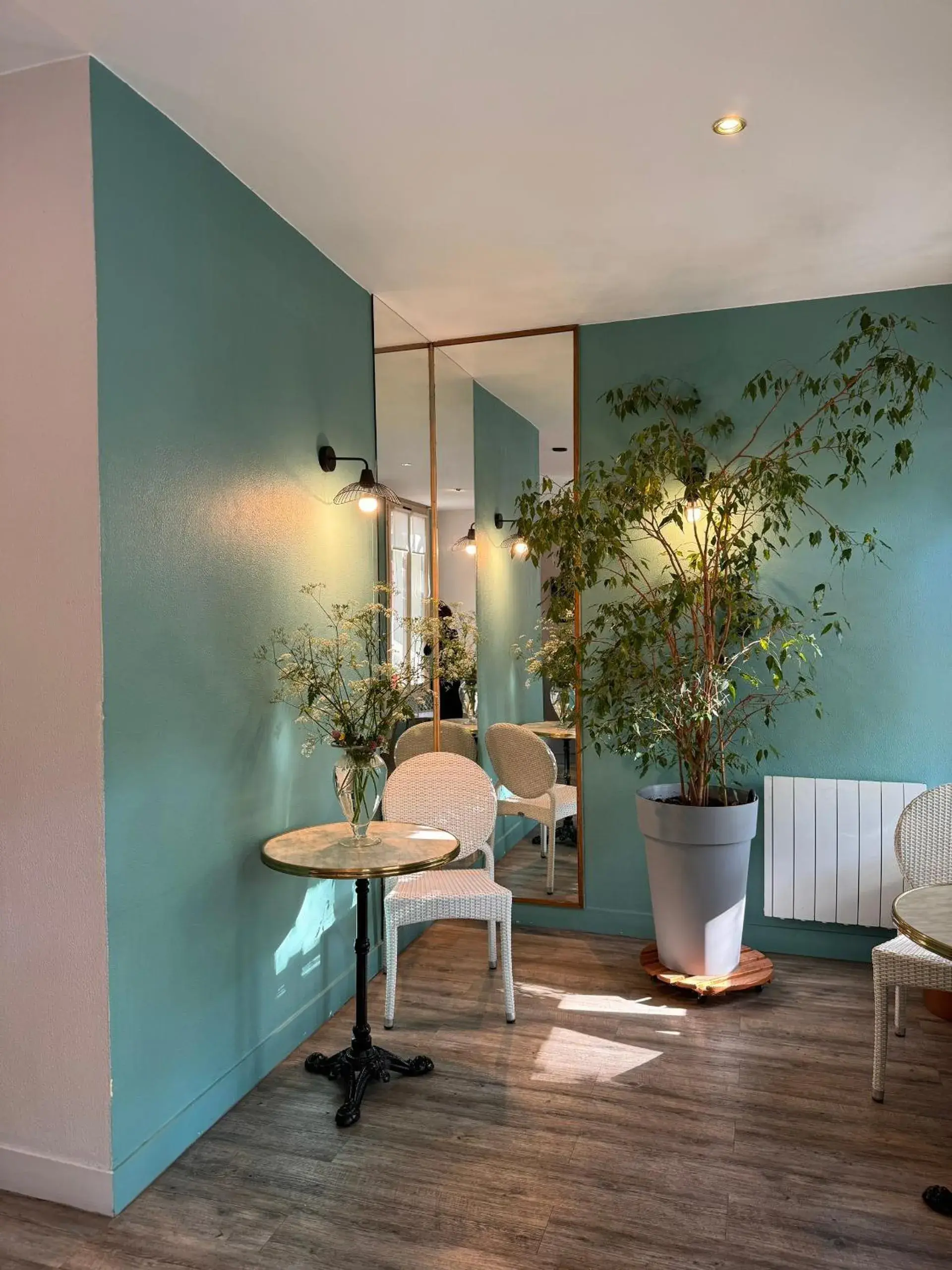 Lobby or reception in Hotel Paris Vesinet-LogisHotels et Domaine Evenementiel Lobby or reception in Hotel Paris Vesinet-LogisHotels et Domaine Evenementiel