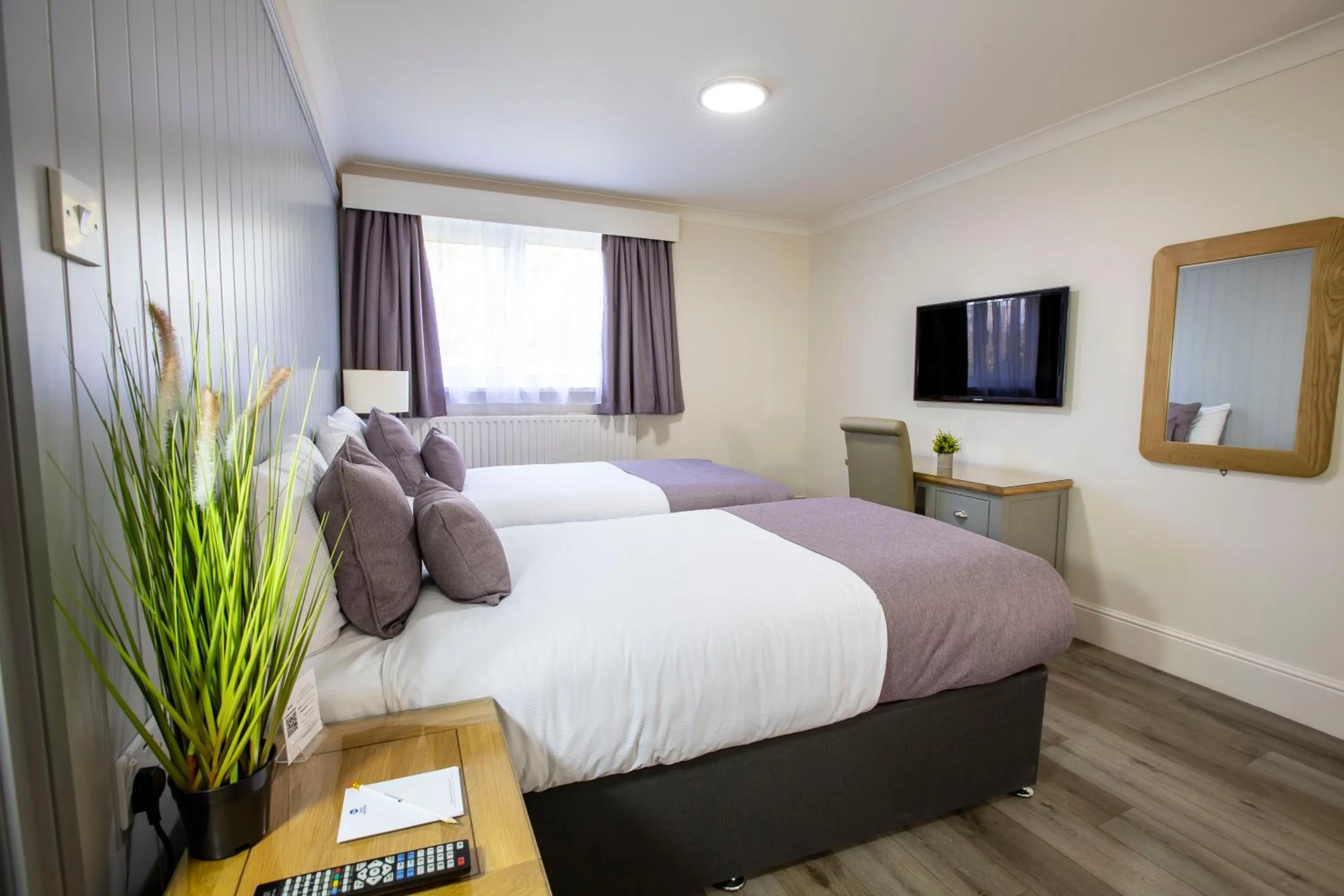 Bedroom, Bed in Best Western Manor Hotel