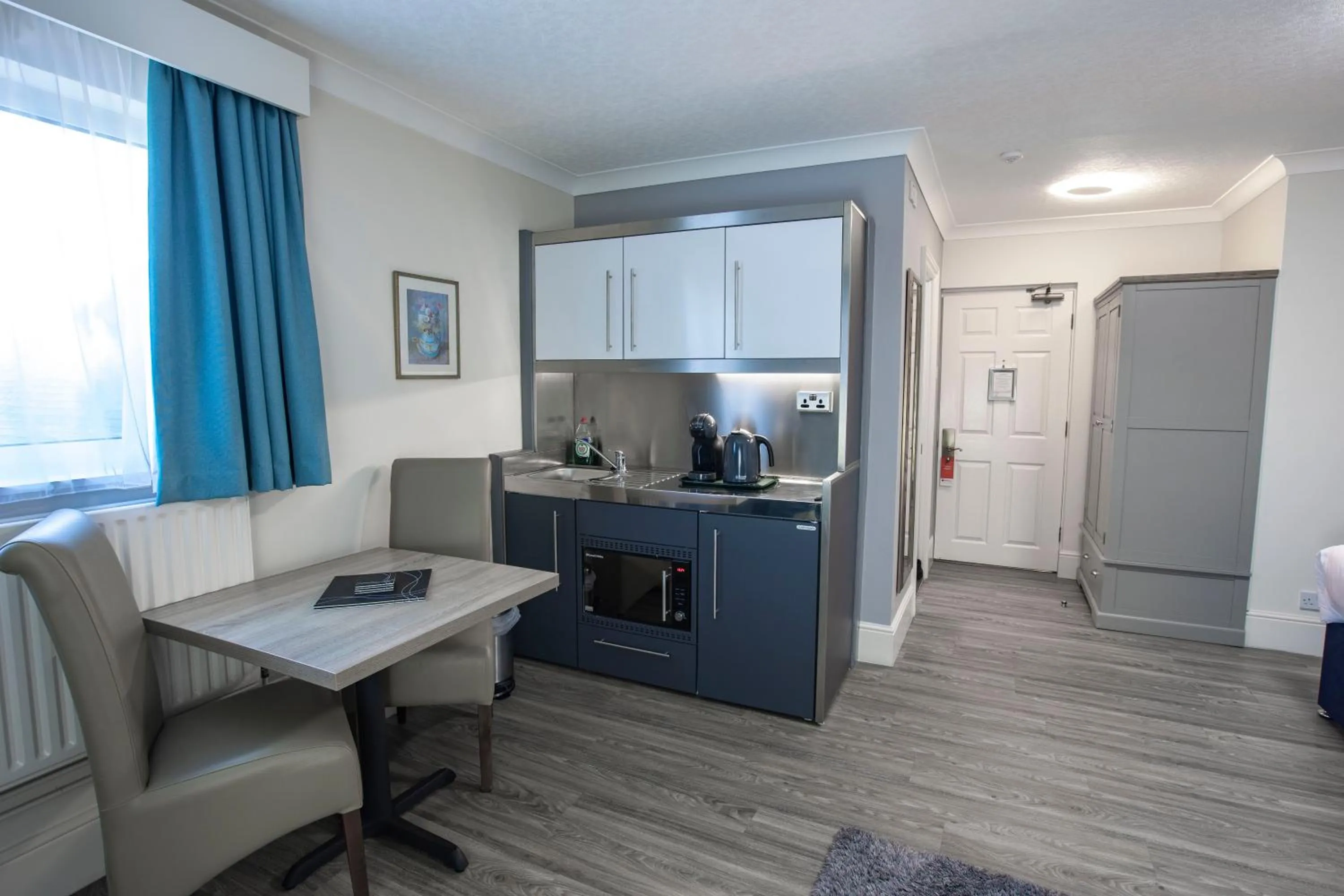 Kitchen or kitchenette in Best Western Manor Hotel