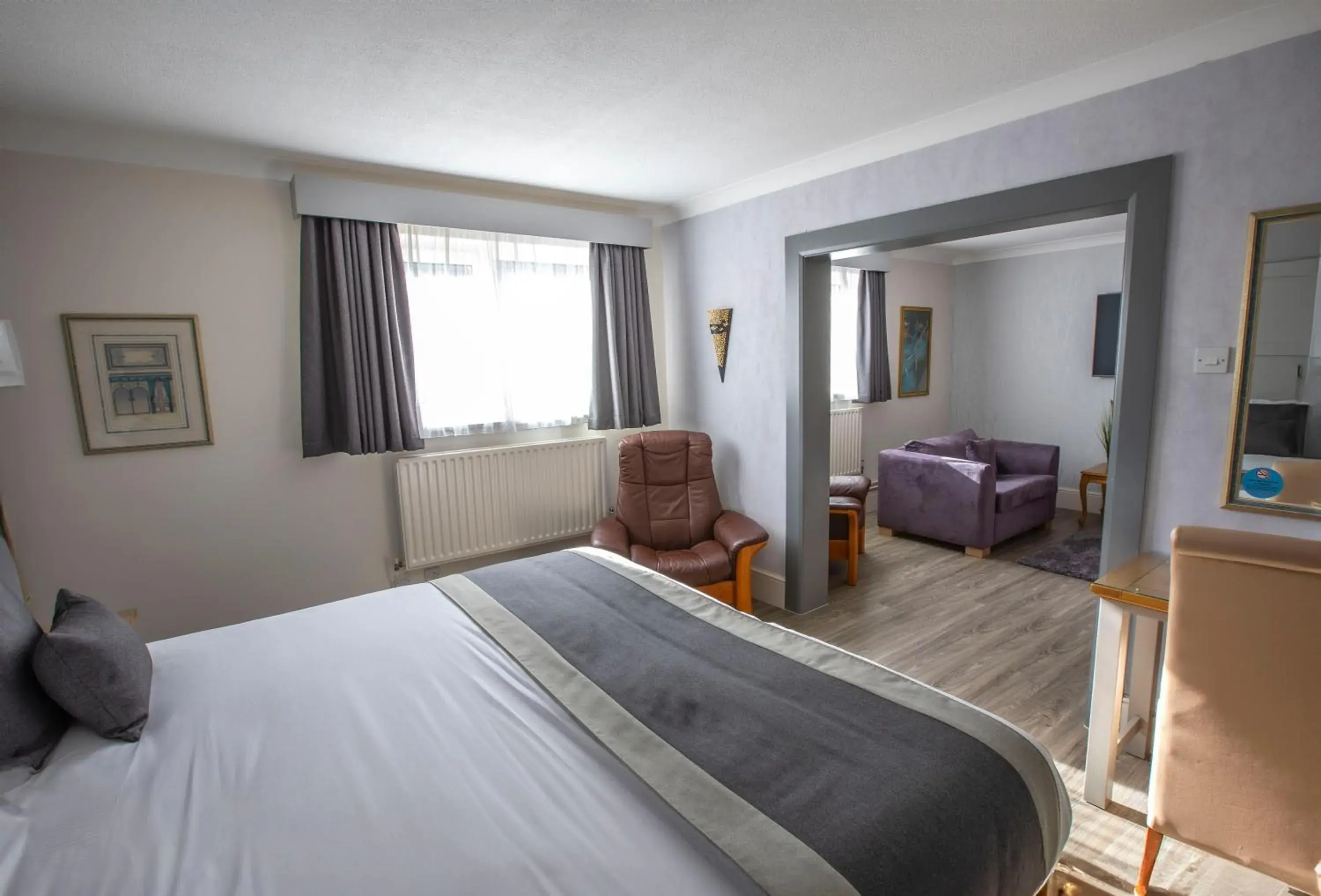 King studio with walk-in shower - single occupancy in Best Western Manor Hotel King studio with walk-in shower - single occupancy in Best Western Manor Hotel