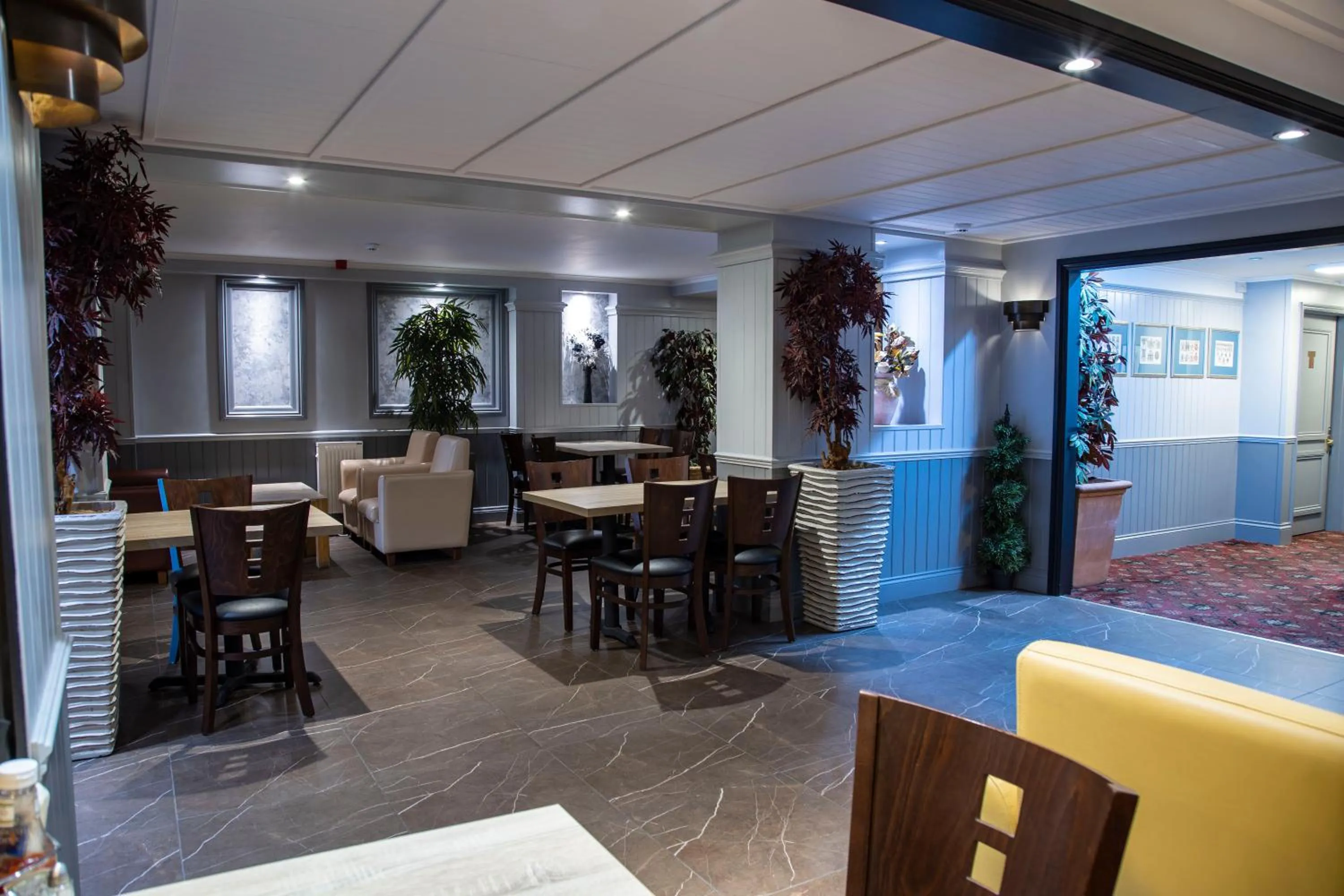 Dining area in Best Western Manor Hotel