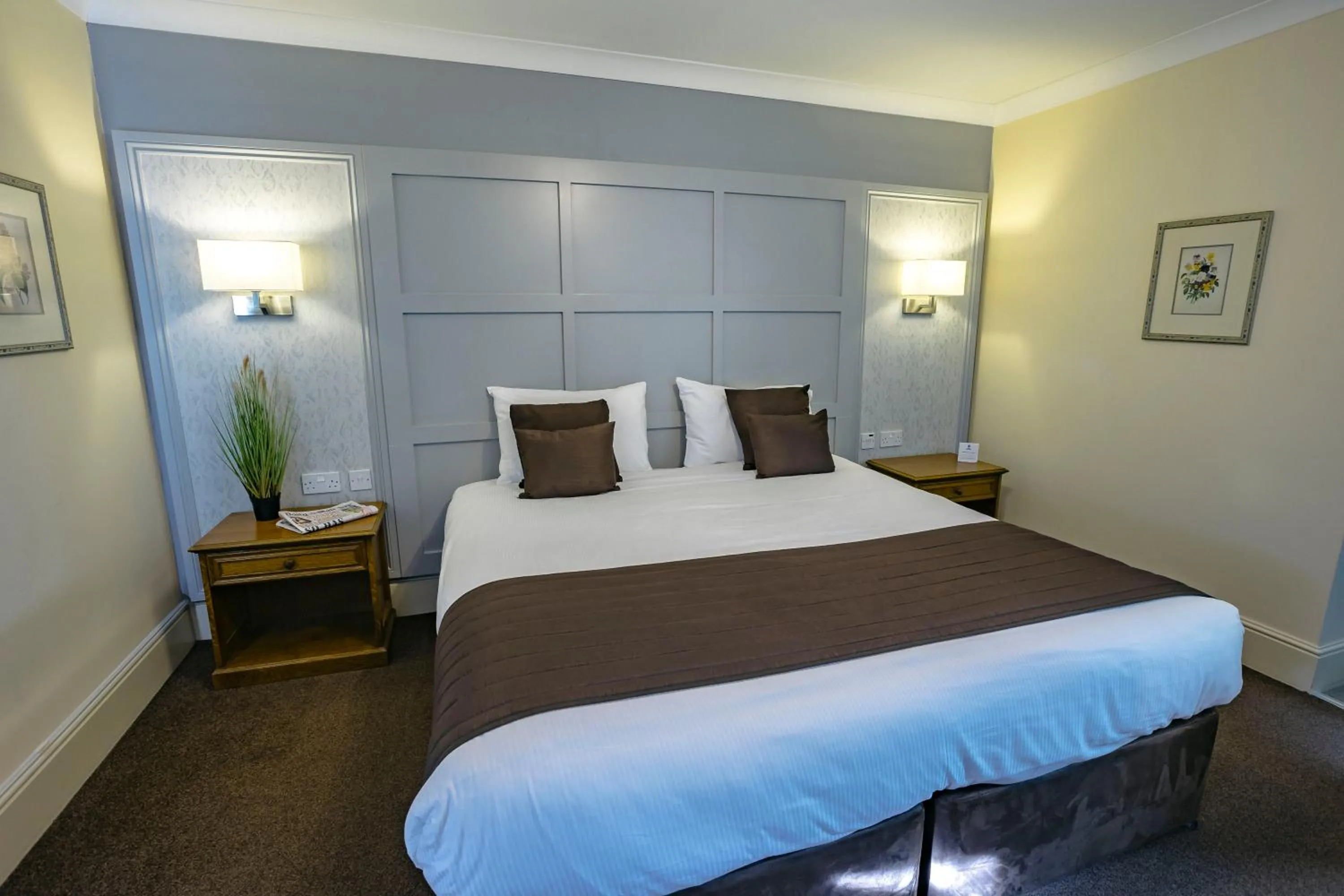 Bedroom, Bed in Best Western Manor Hotel