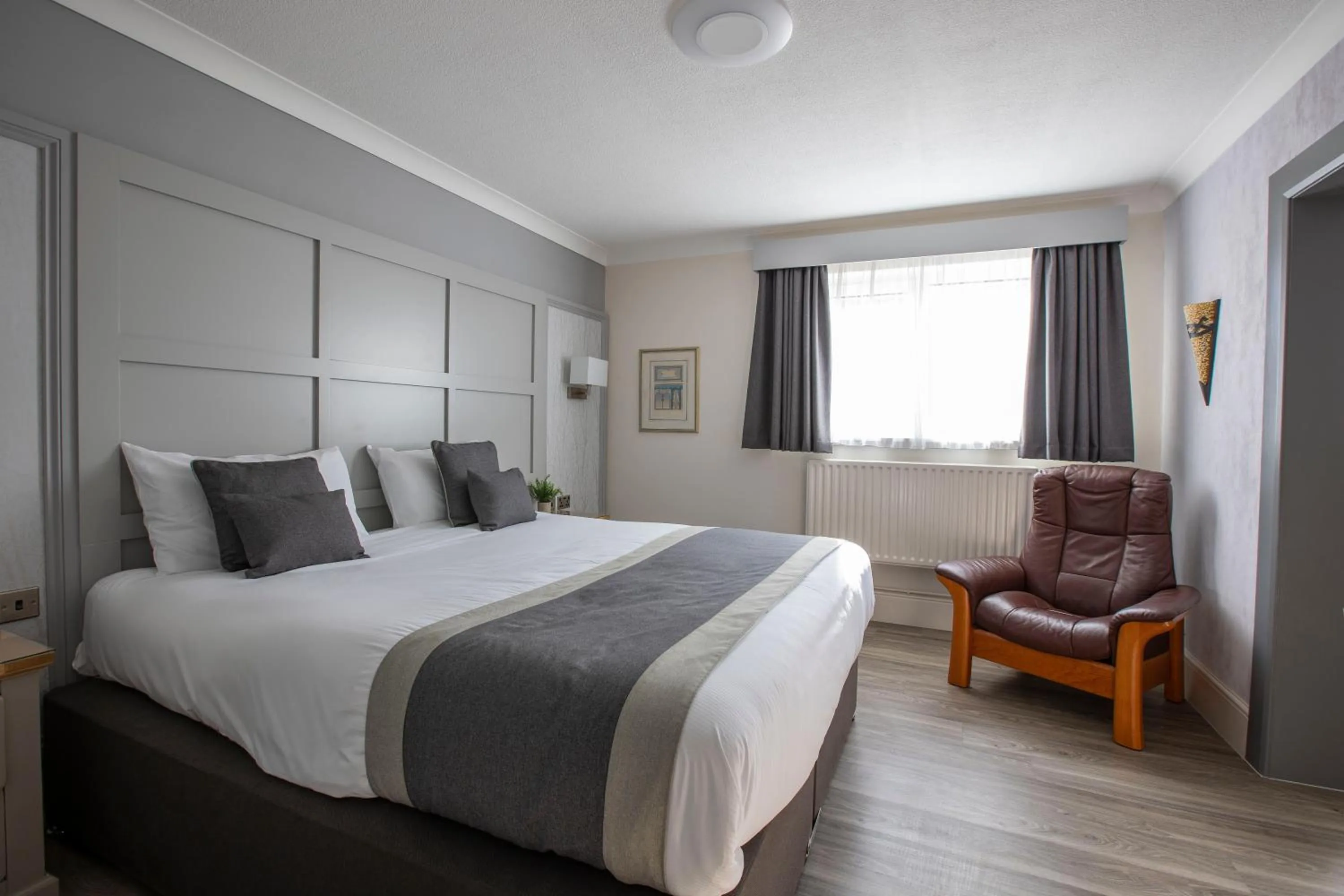 Bedroom, Bed in Best Western Manor Hotel