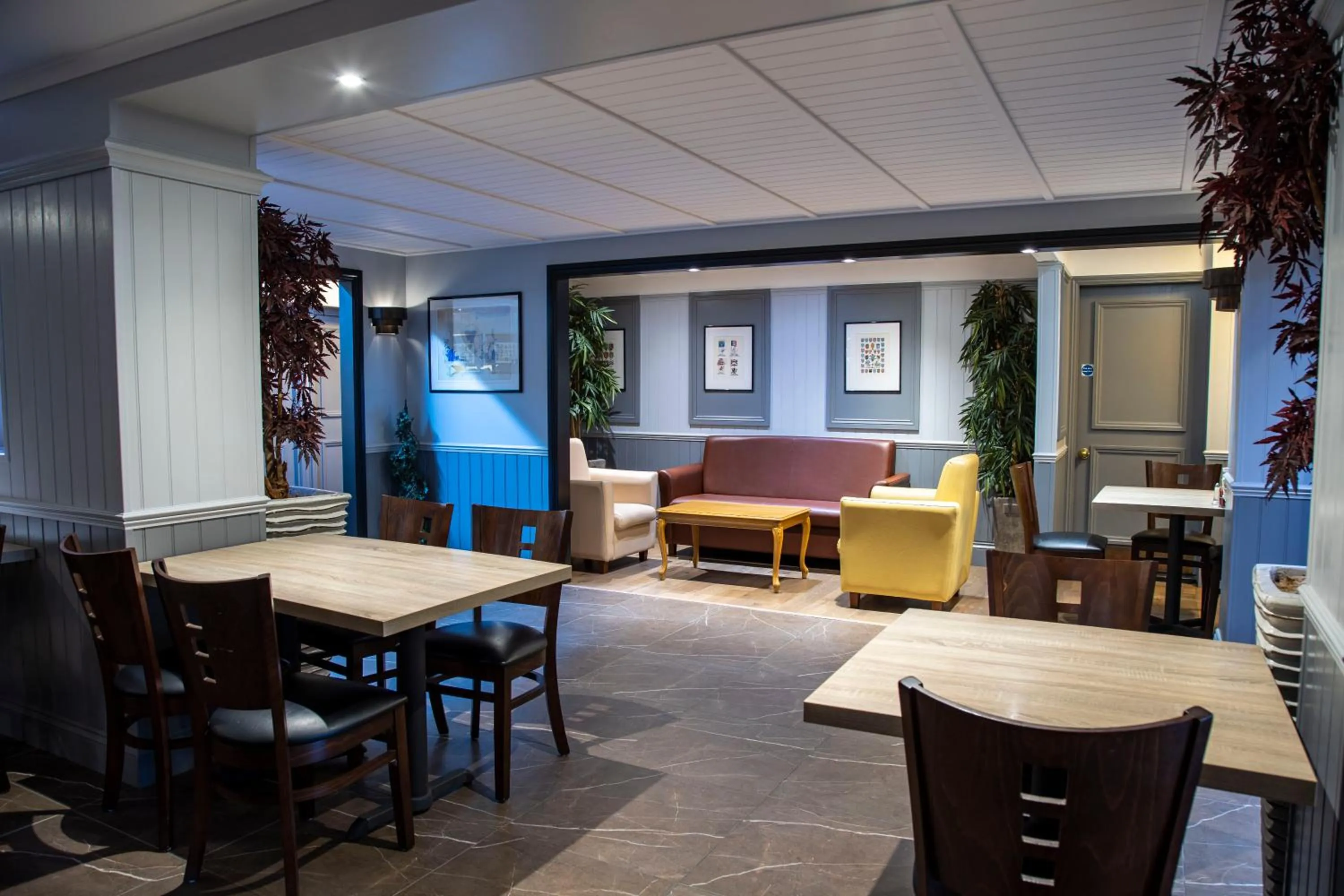 Communal lounge/ TV room in Best Western Manor Hotel