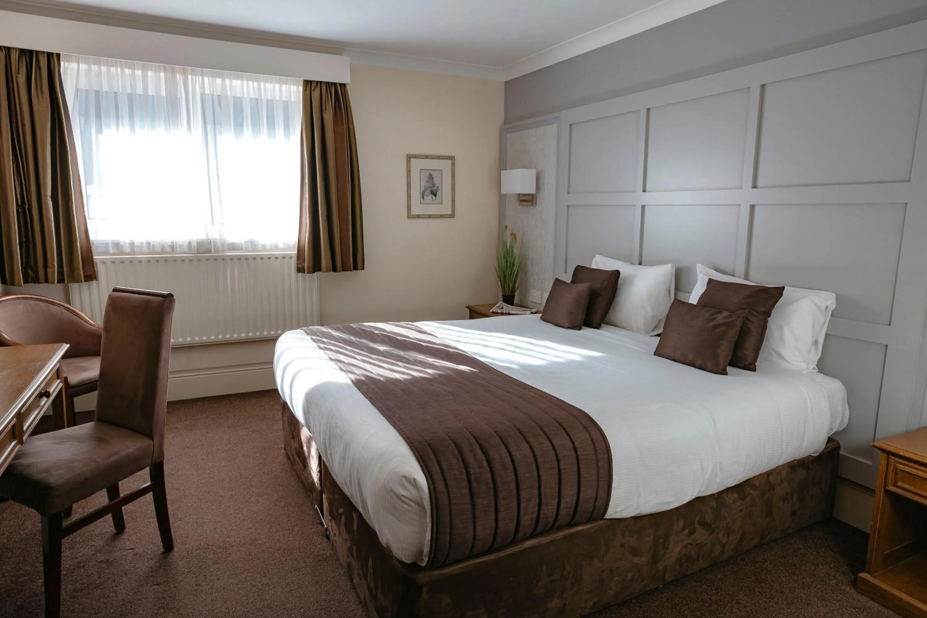 Bedroom, Bed in Best Western Manor Hotel