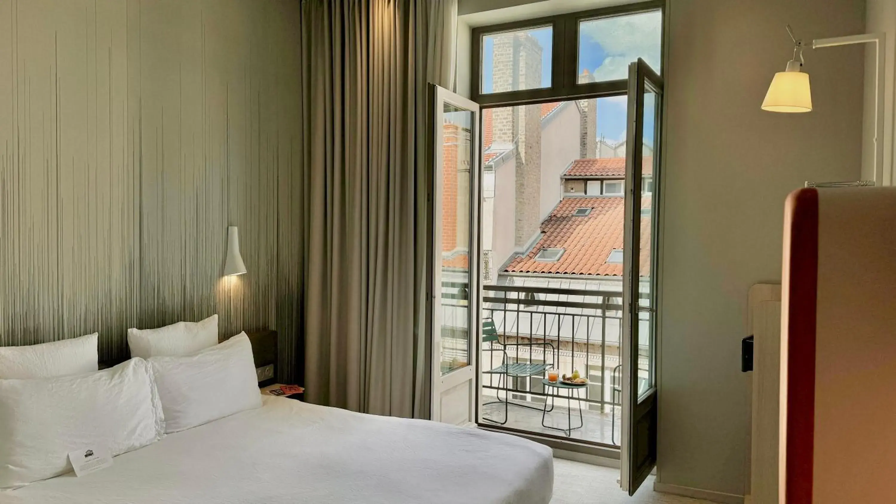 Classic Room with Balcony in Okko Hotels Lyon Pont Lafayette Classic Room with Balcony in Okko Hotels Lyon Pont Lafayette