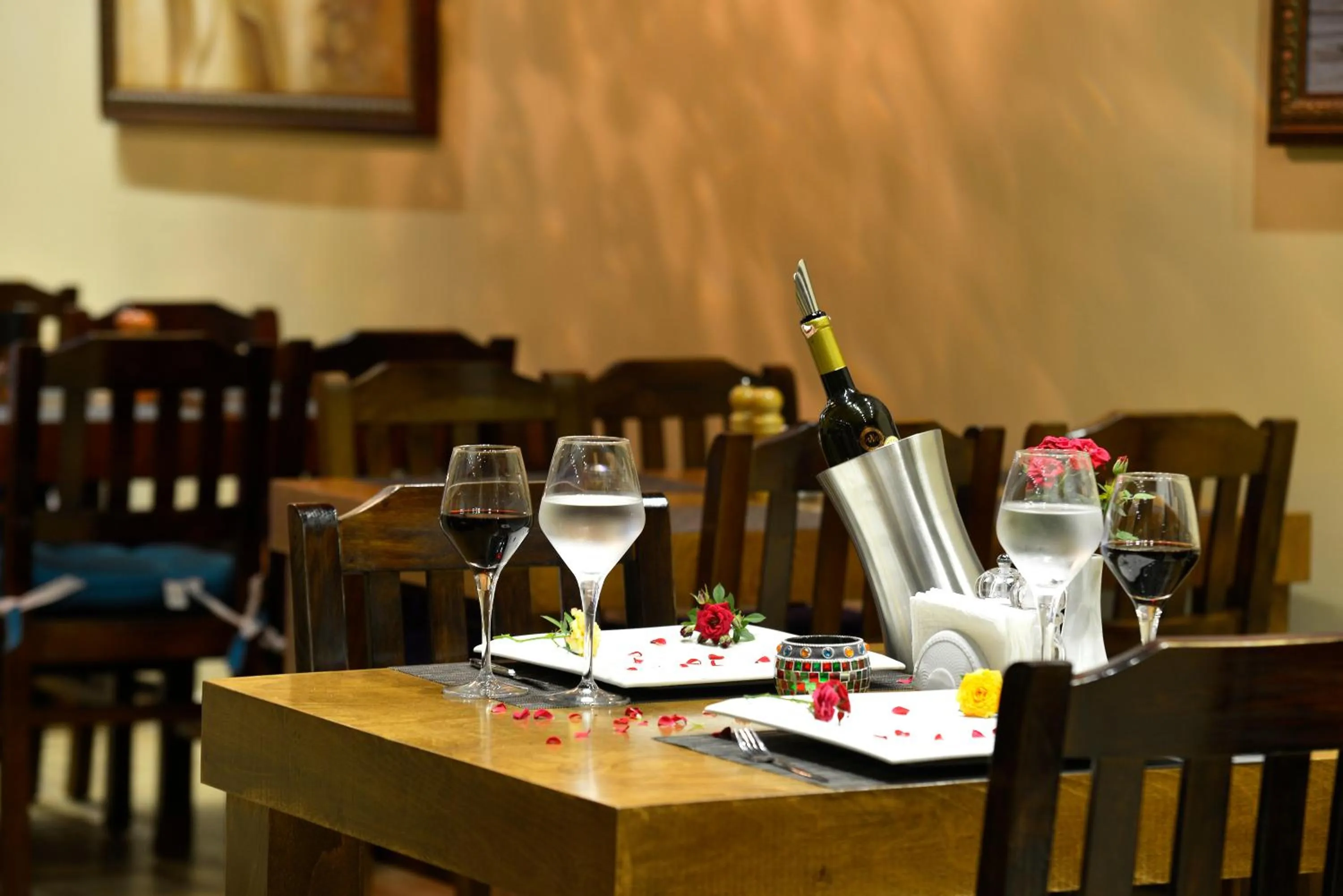 Restaurant/places to eat in Hadrian Gate Hotel