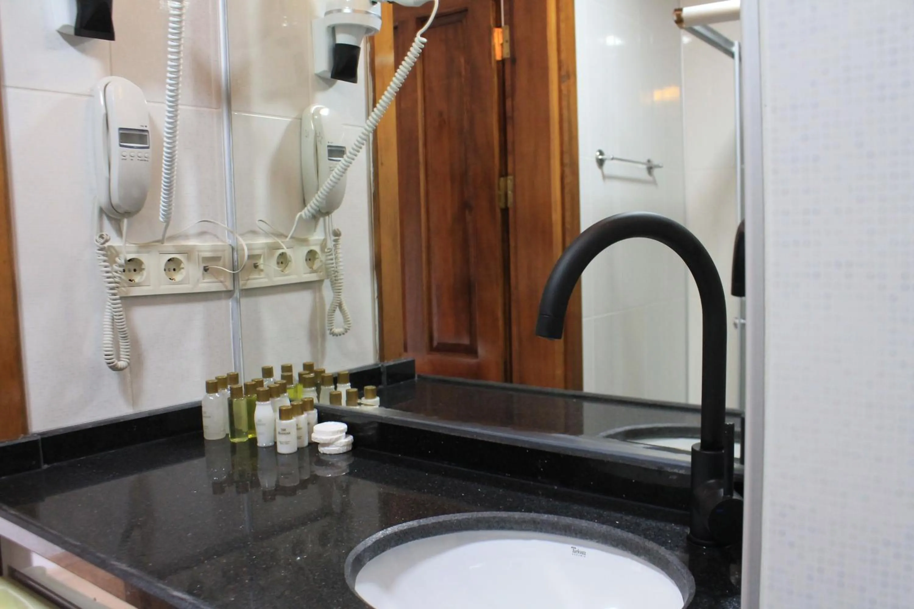 Shower in Hadrian Gate Hotel