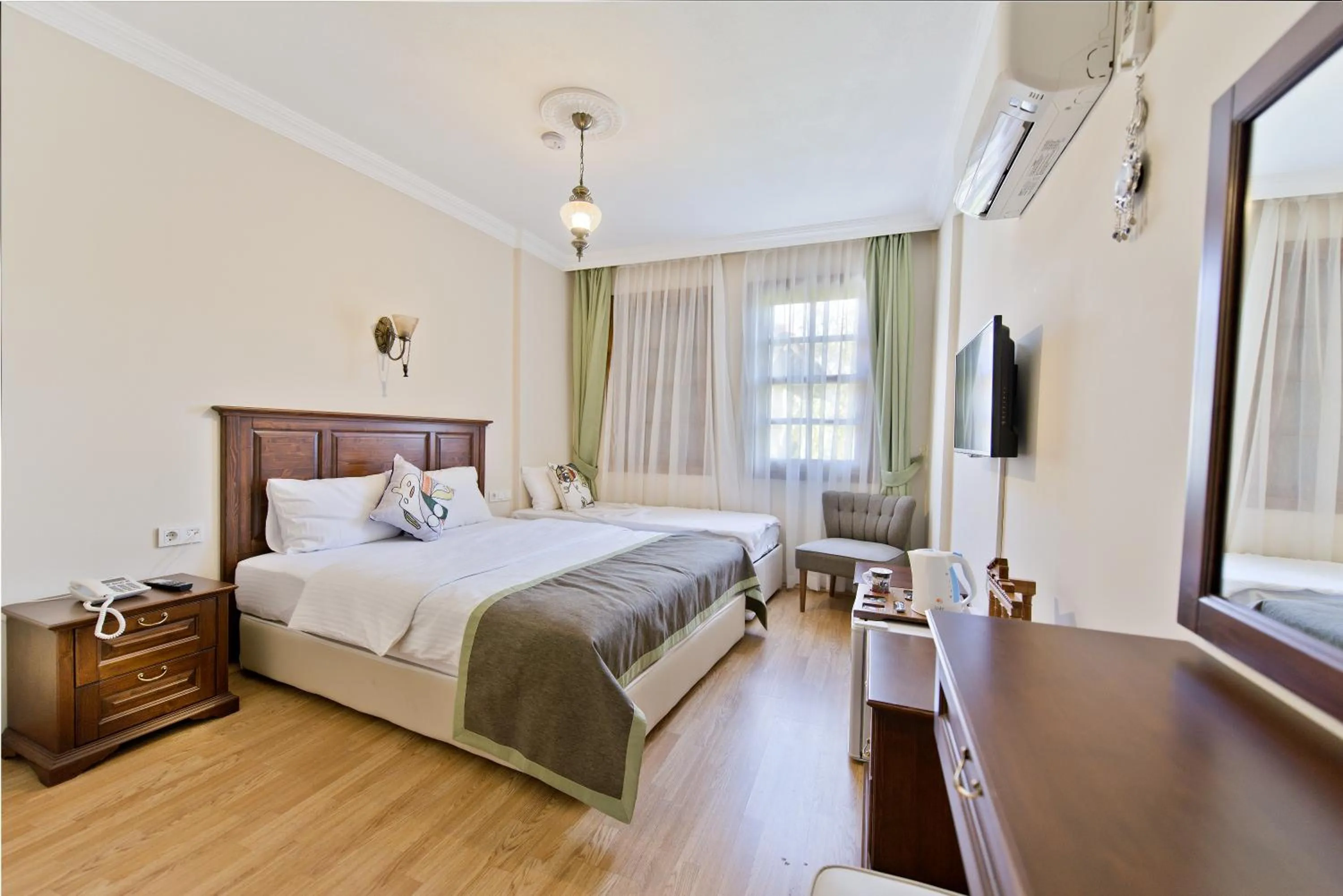 Bed in Hadrian Gate Hotel