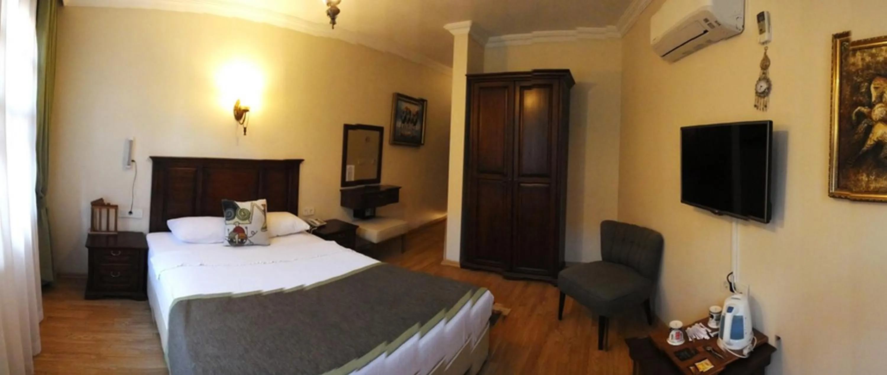 Photo of the whole room, Bed in Hadrian Gate Hotel
